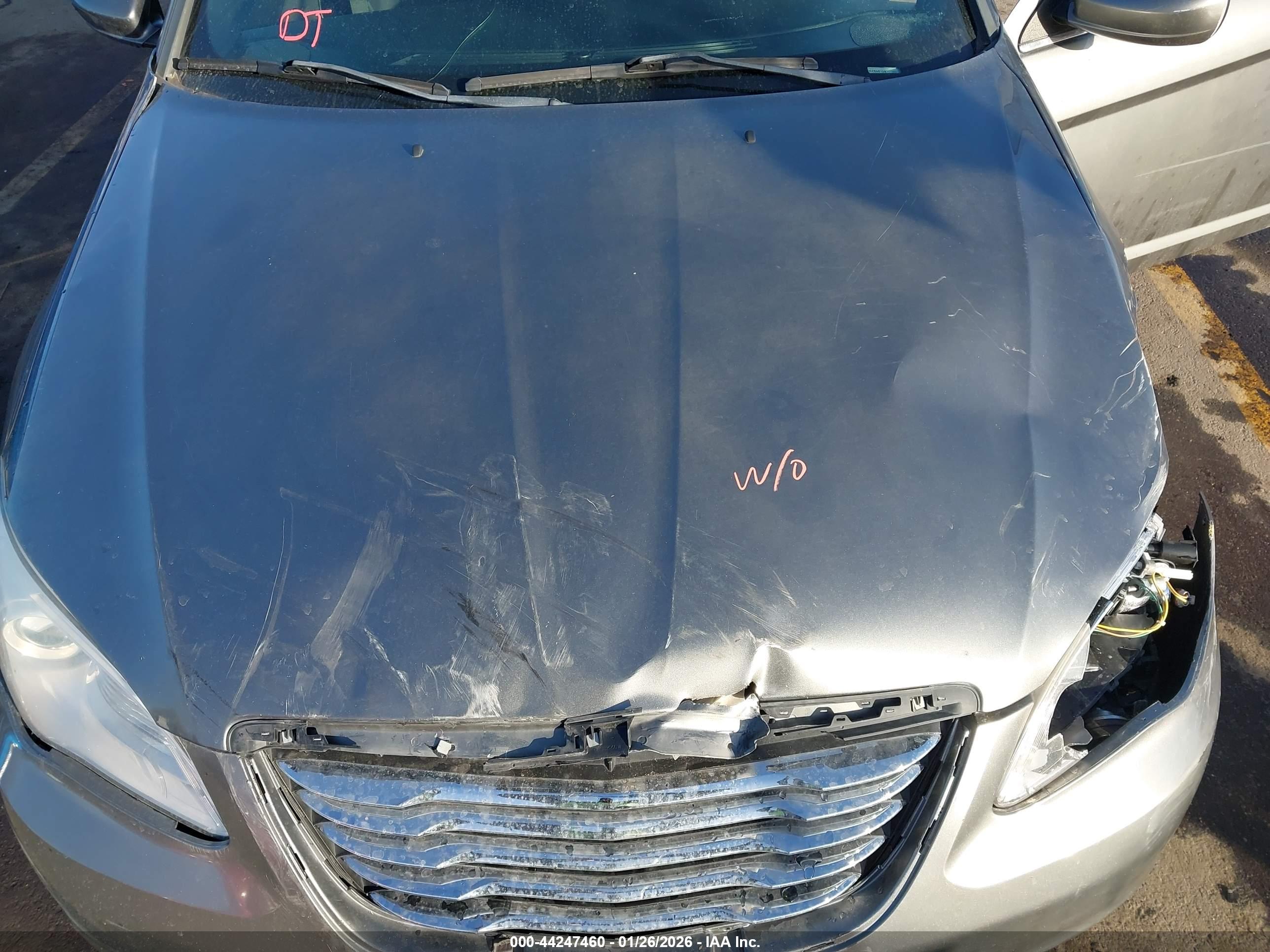 CHRYSLER 200 image 10