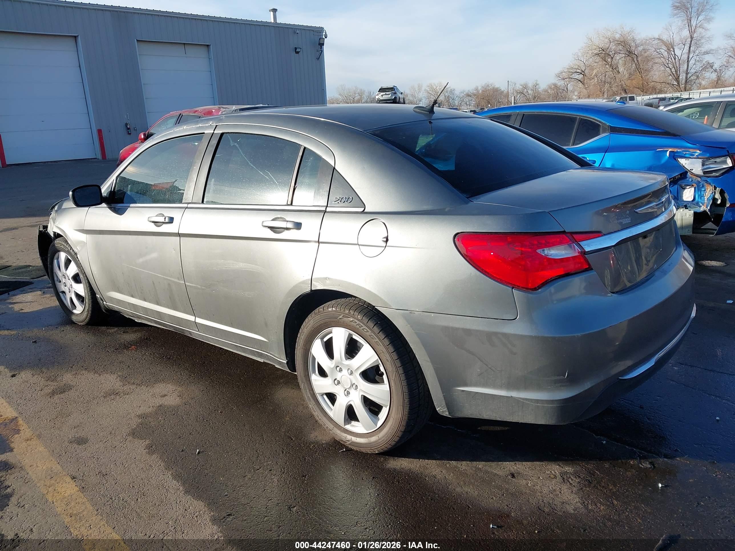 CHRYSLER 200 image 3
