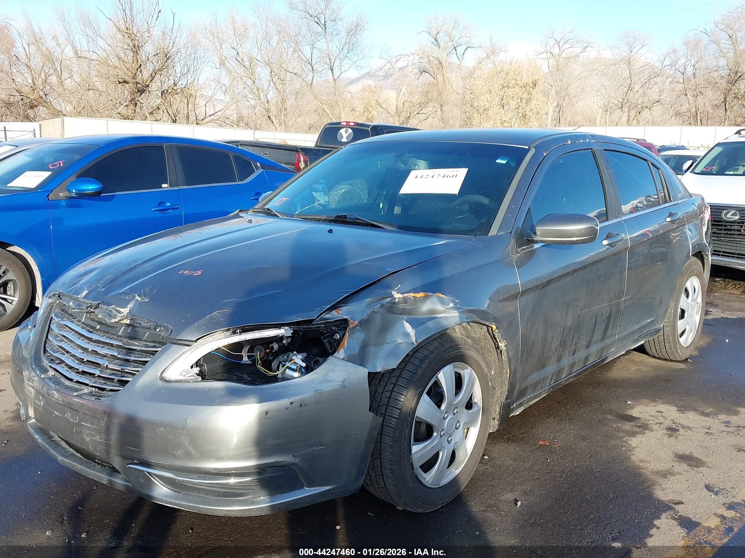 CHRYSLER 200 image 6