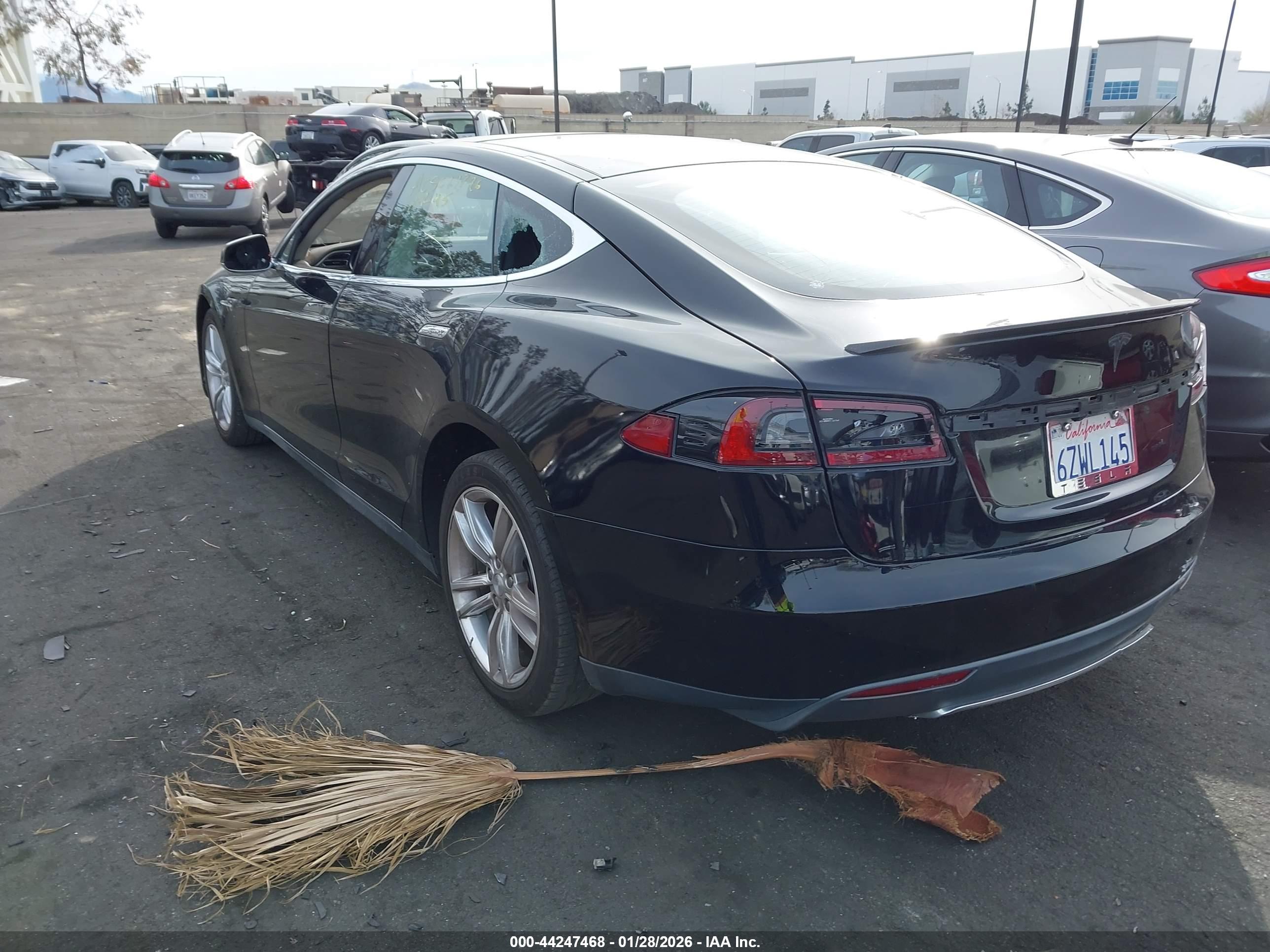 TESLA MODEL image 3