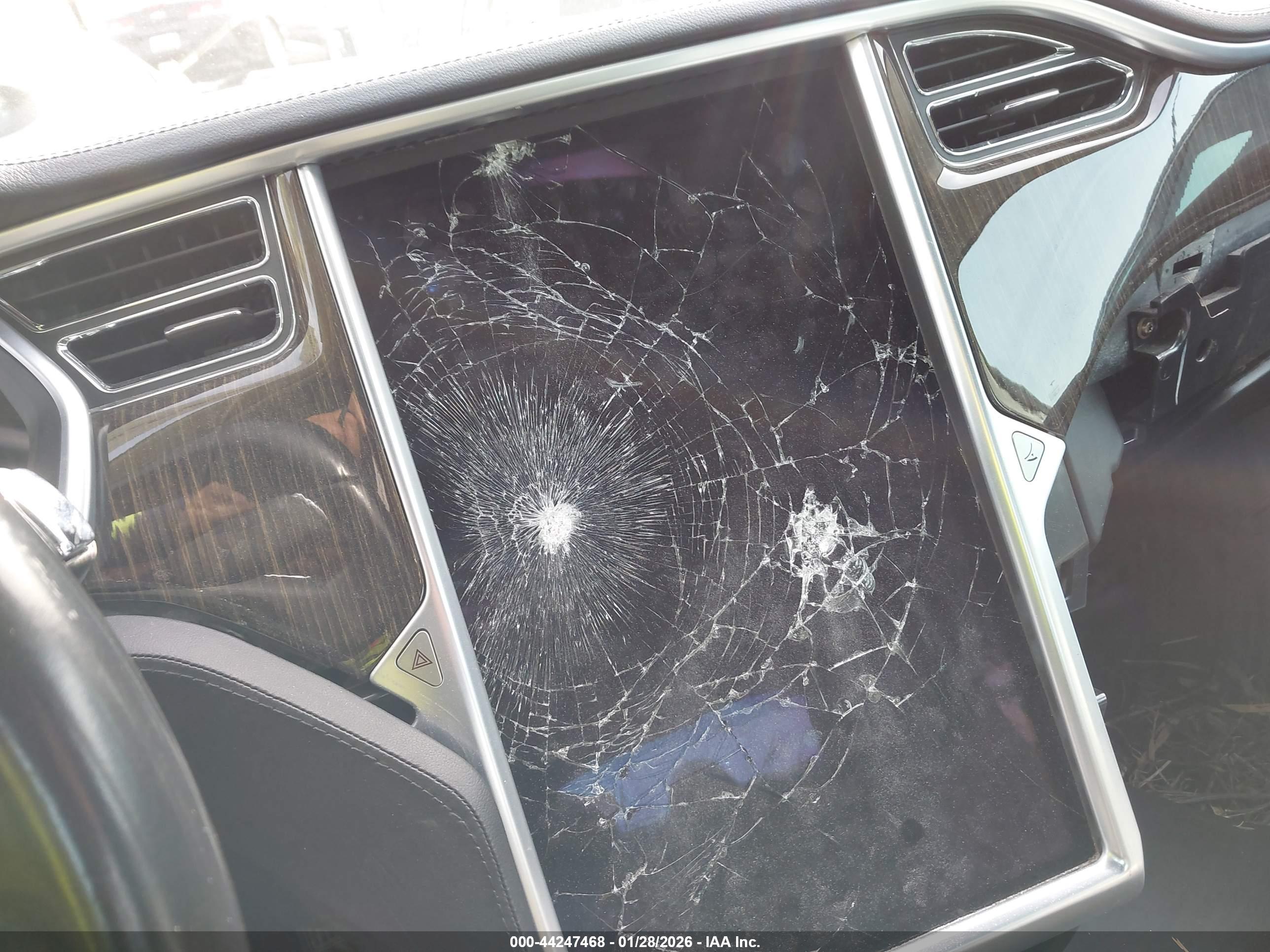TESLA MODEL image 7