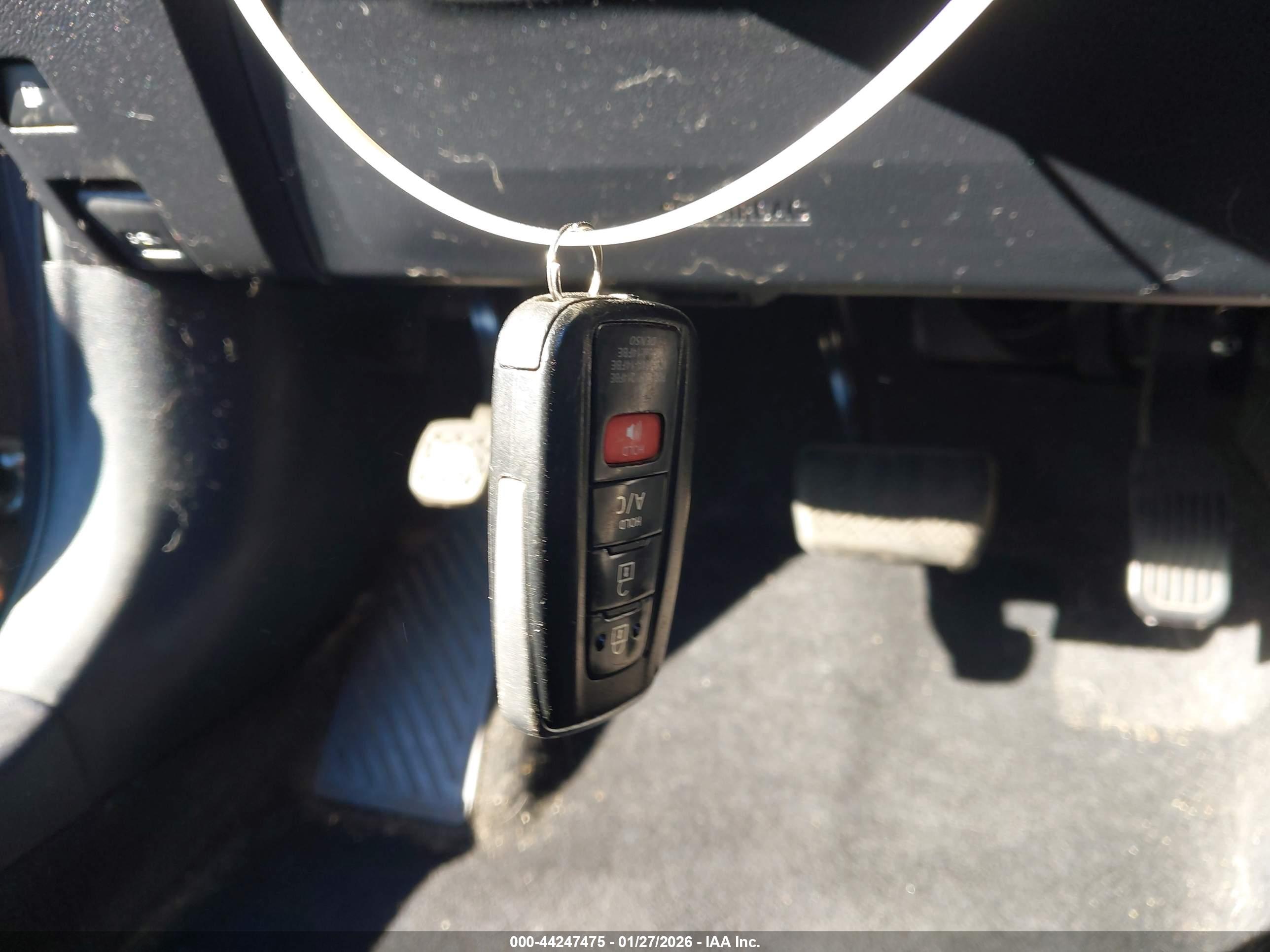 TOYOTA PRIUS image 11