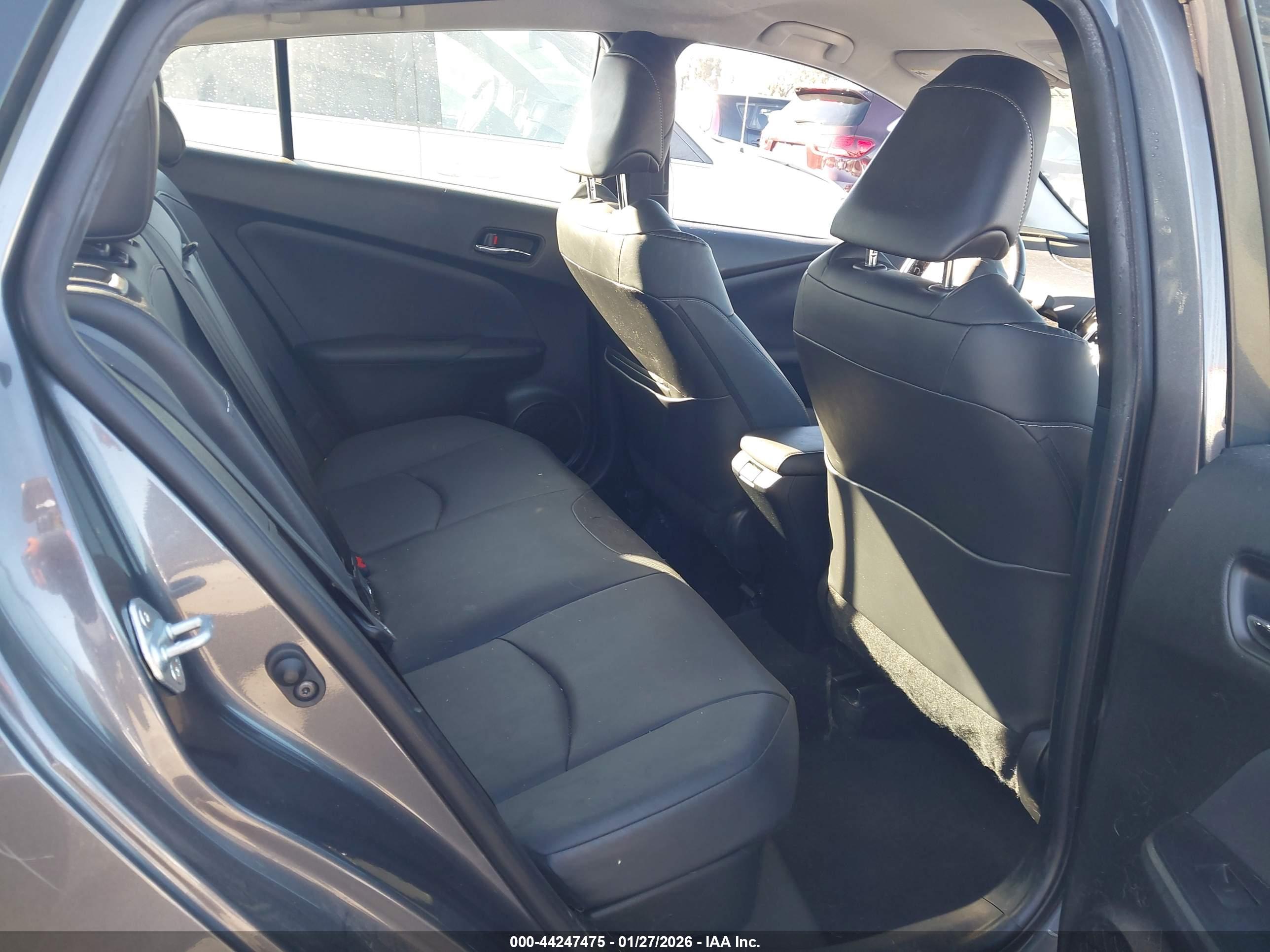 TOYOTA PRIUS image 8