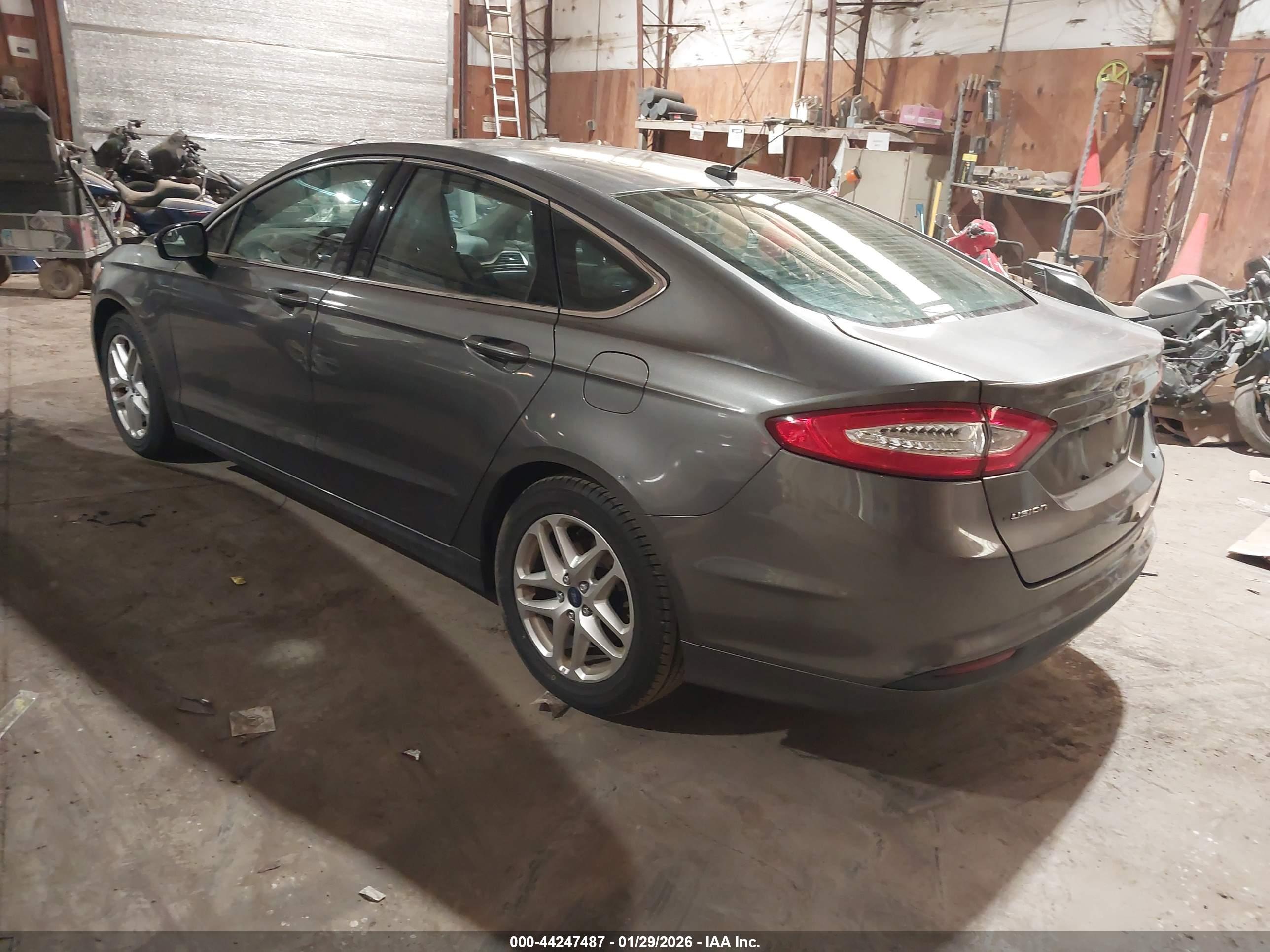 FORD FUSION image 3