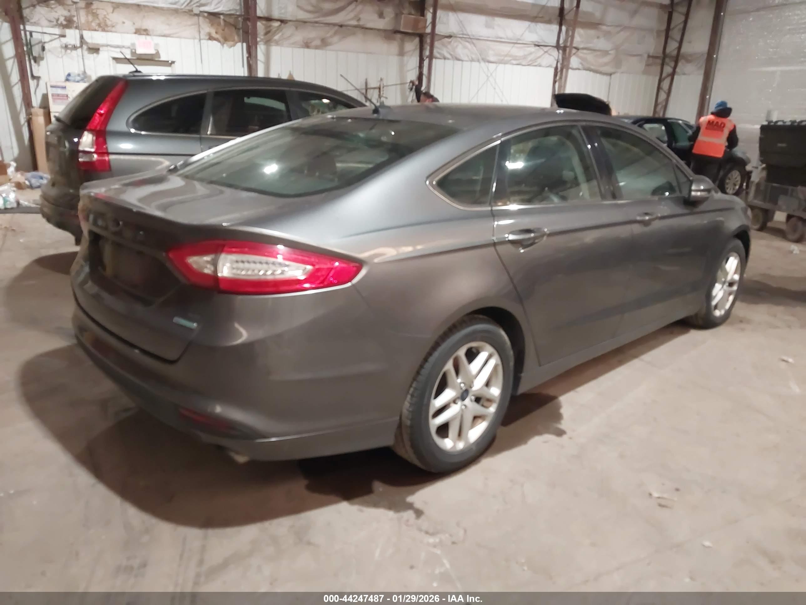 FORD FUSION image 4