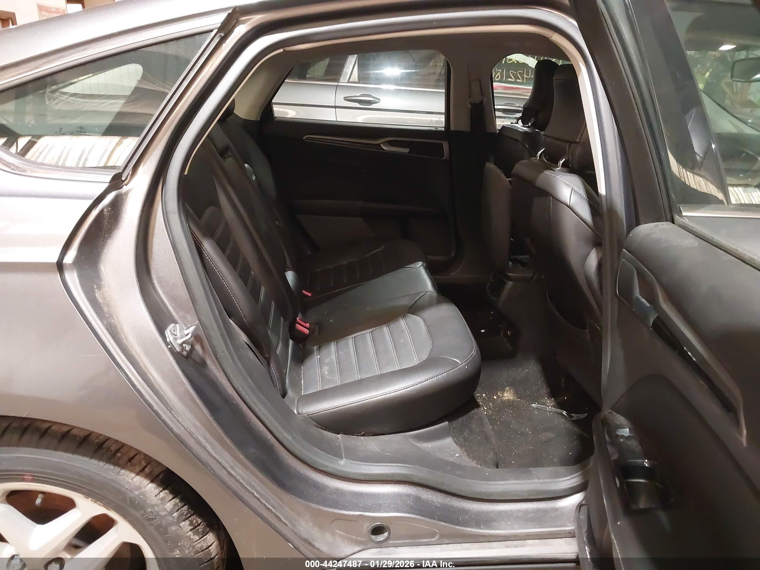 FORD FUSION image 8