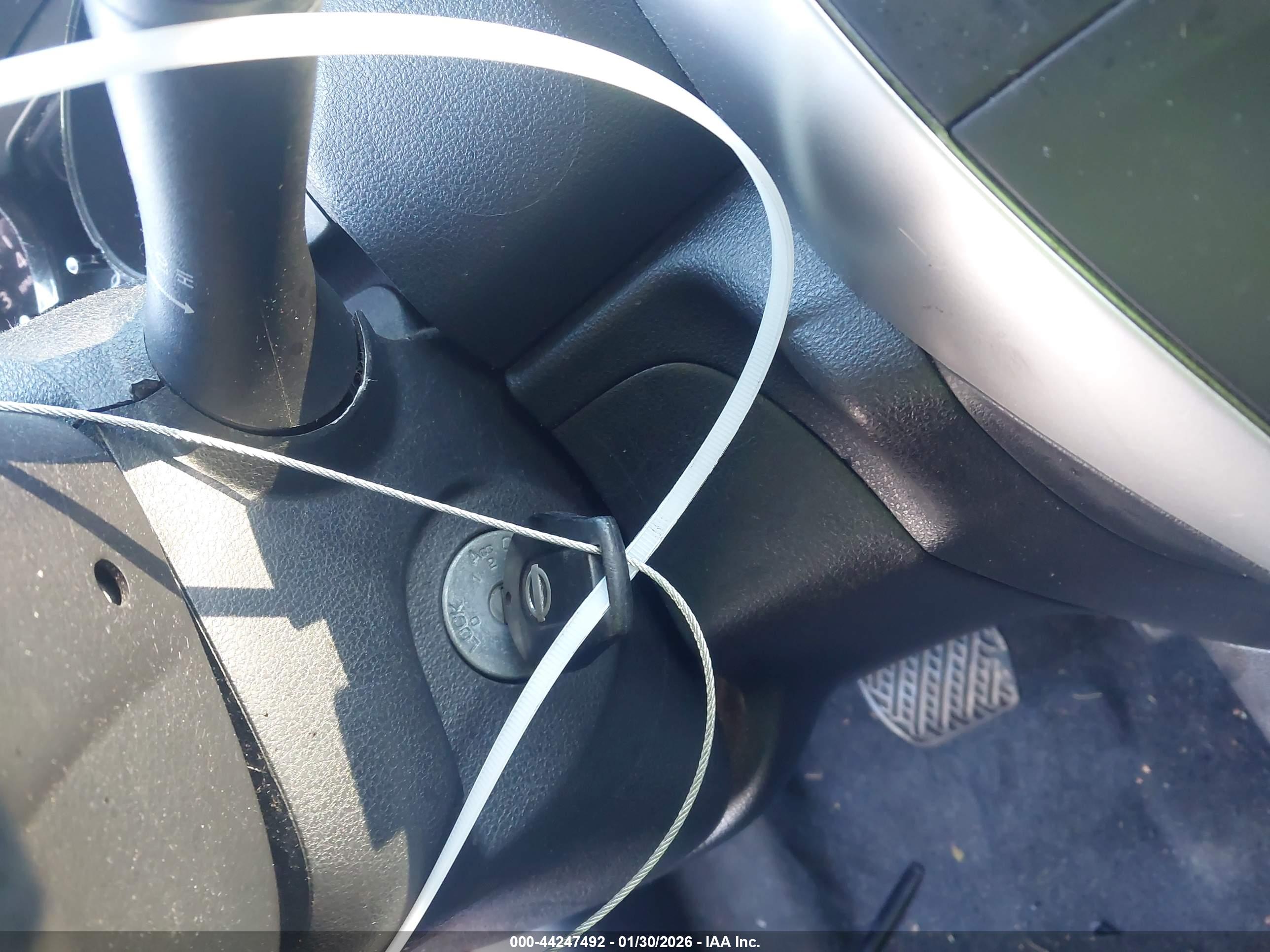 NISSAN VERSA image 11