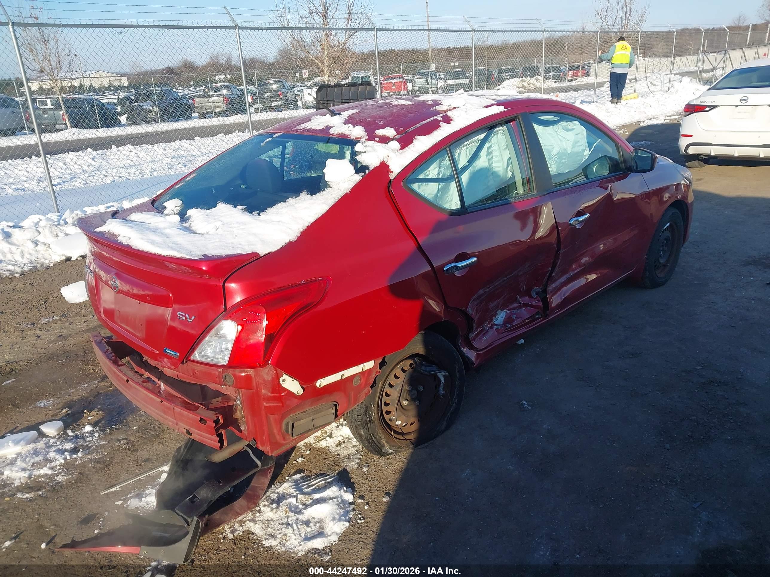 NISSAN VERSA image 4