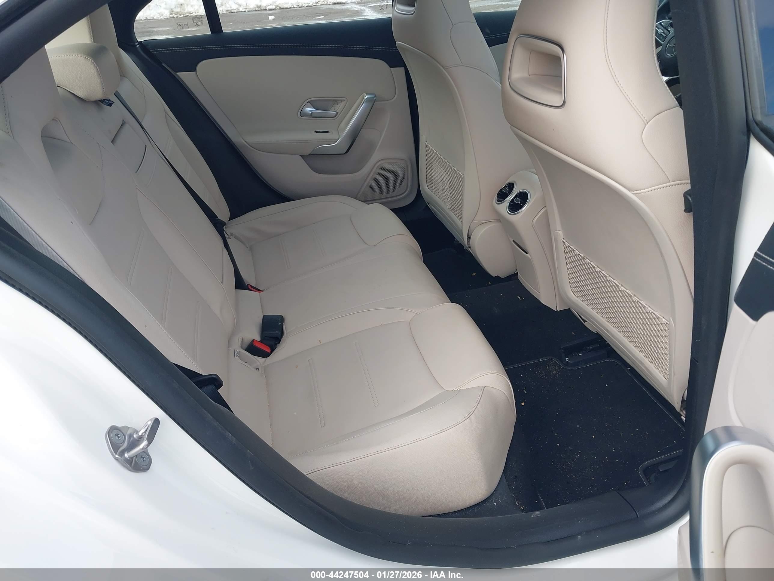 MERCEDES-BENZ CLA image 8