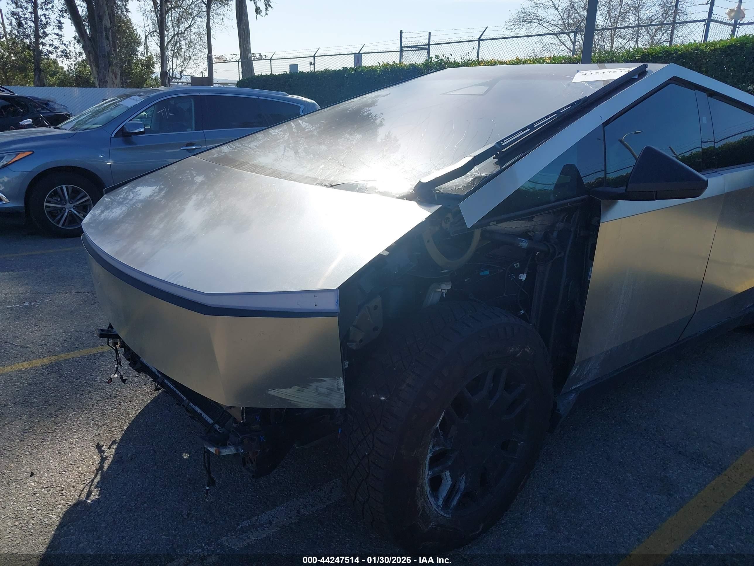 TESLA CYBERTRUCK image 6