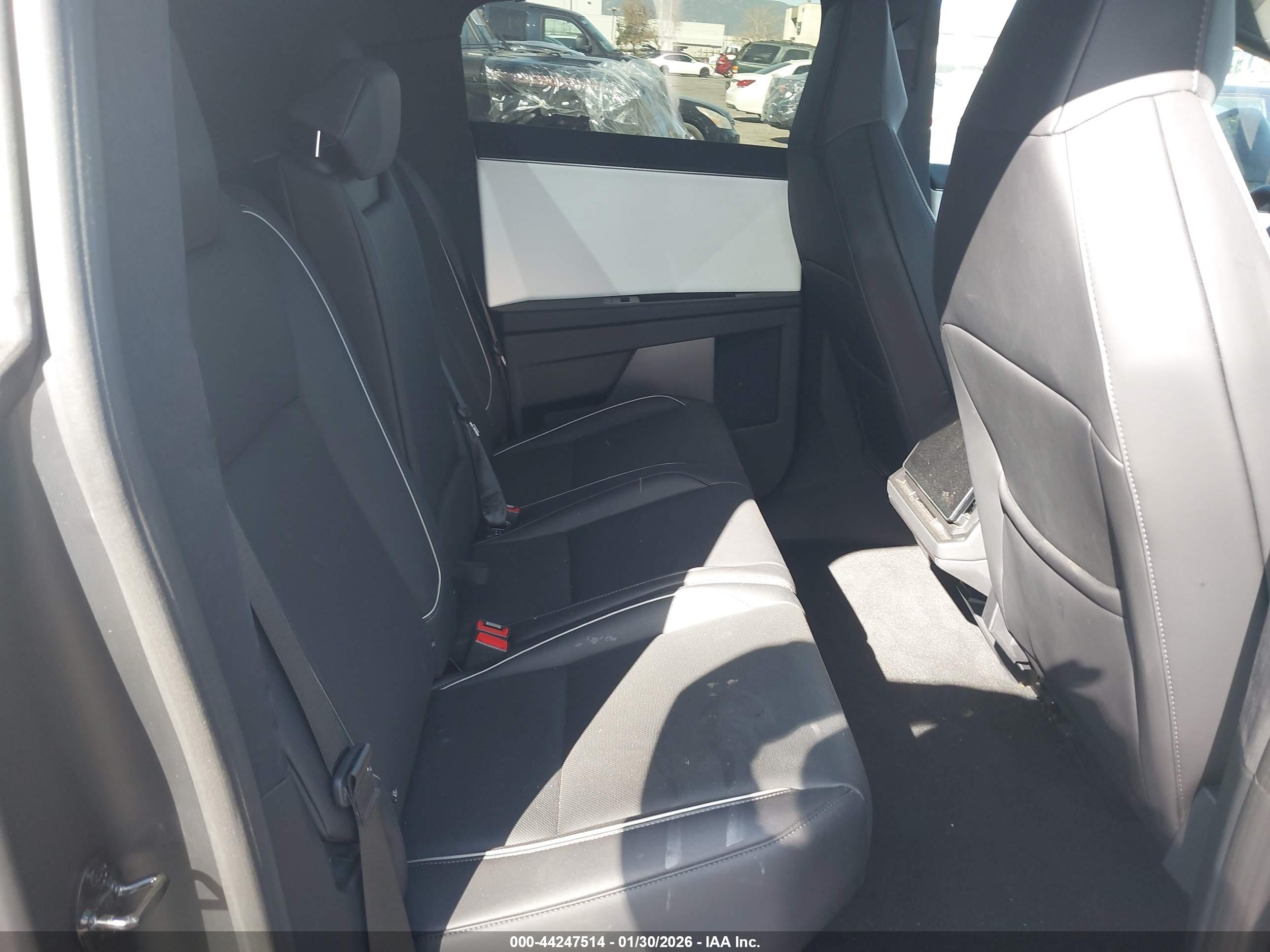 TESLA CYBERTRUCK image 8