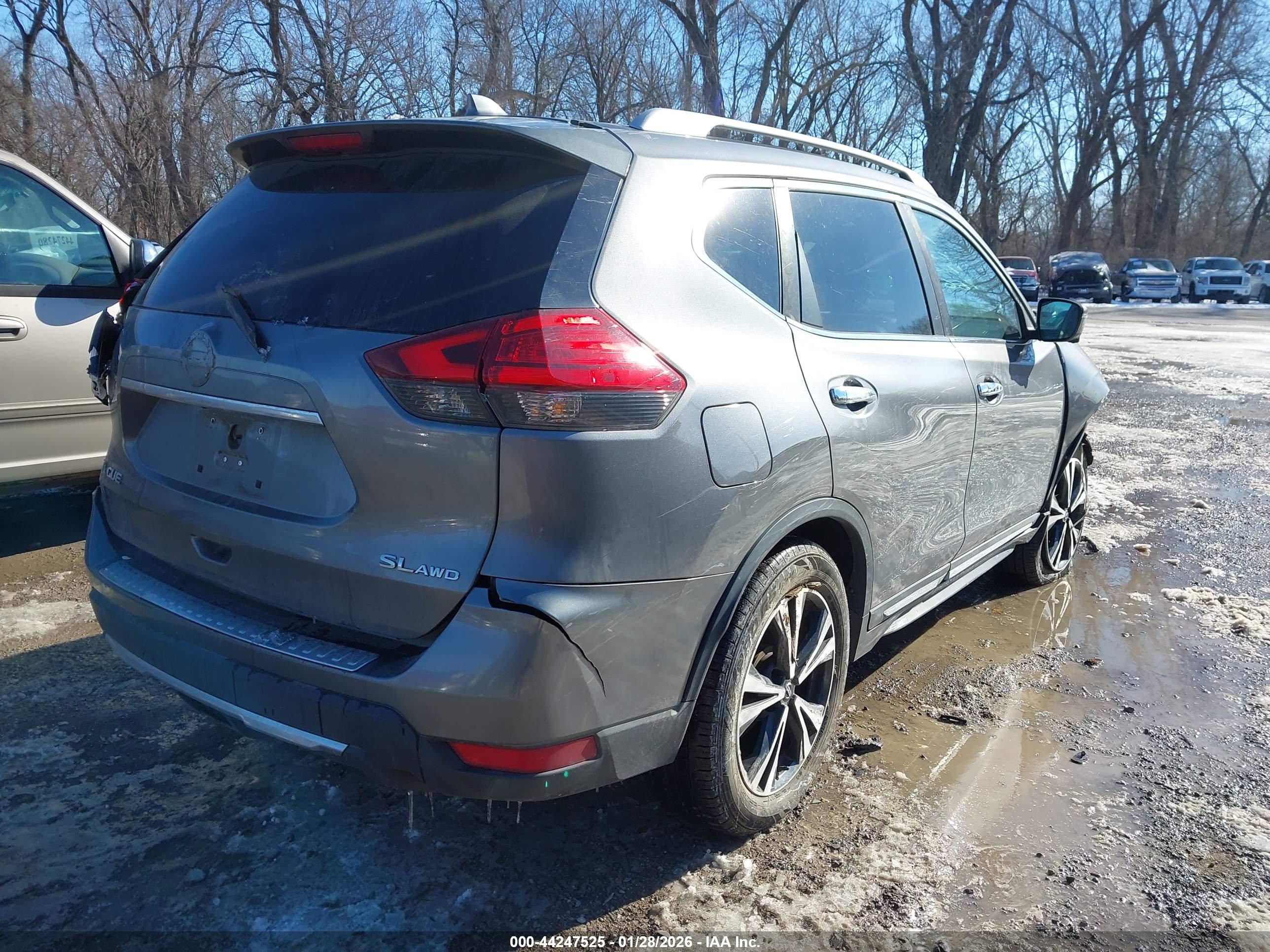 NISSAN ROGUE image 4