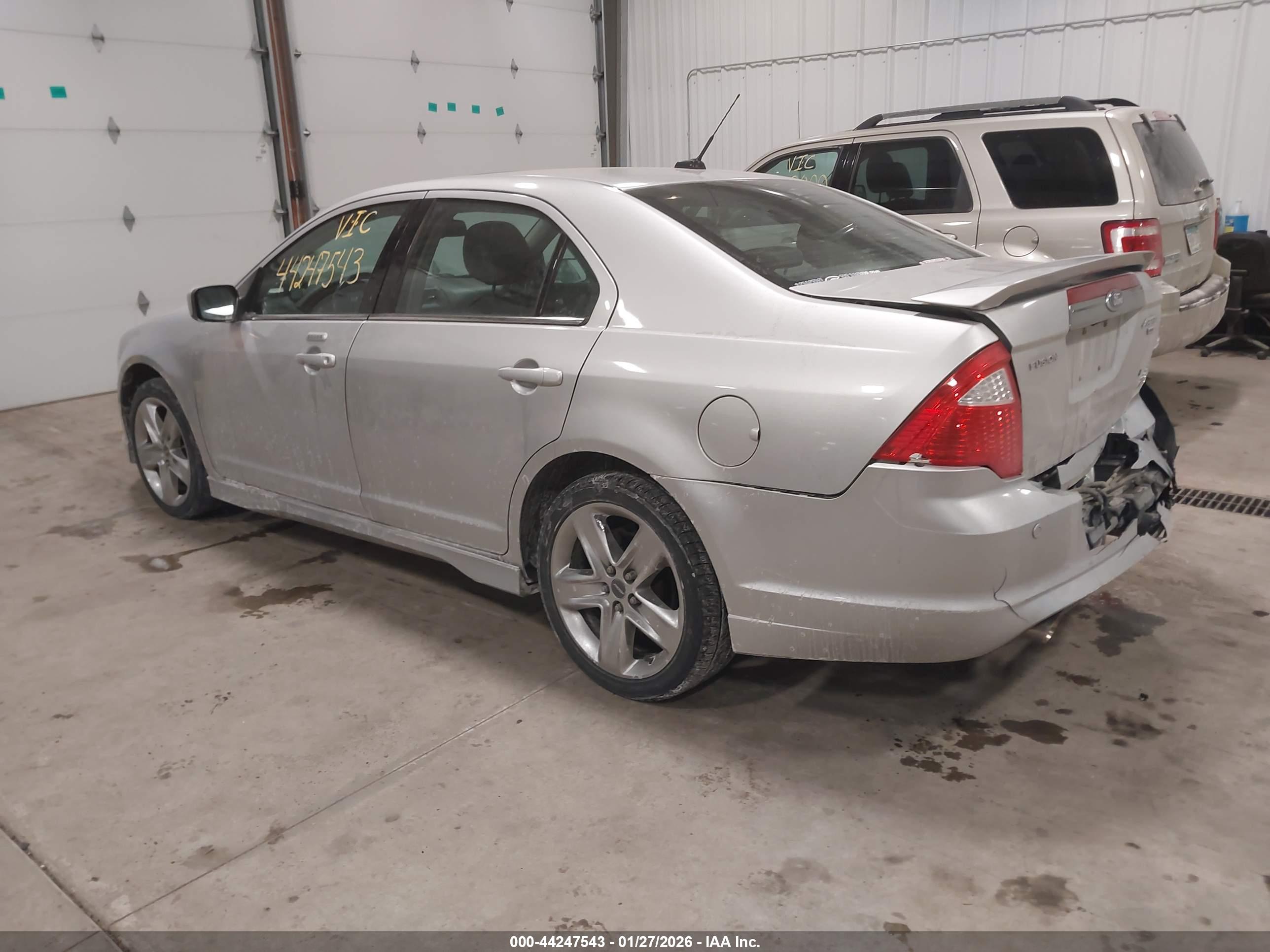 FORD FUSION image 3