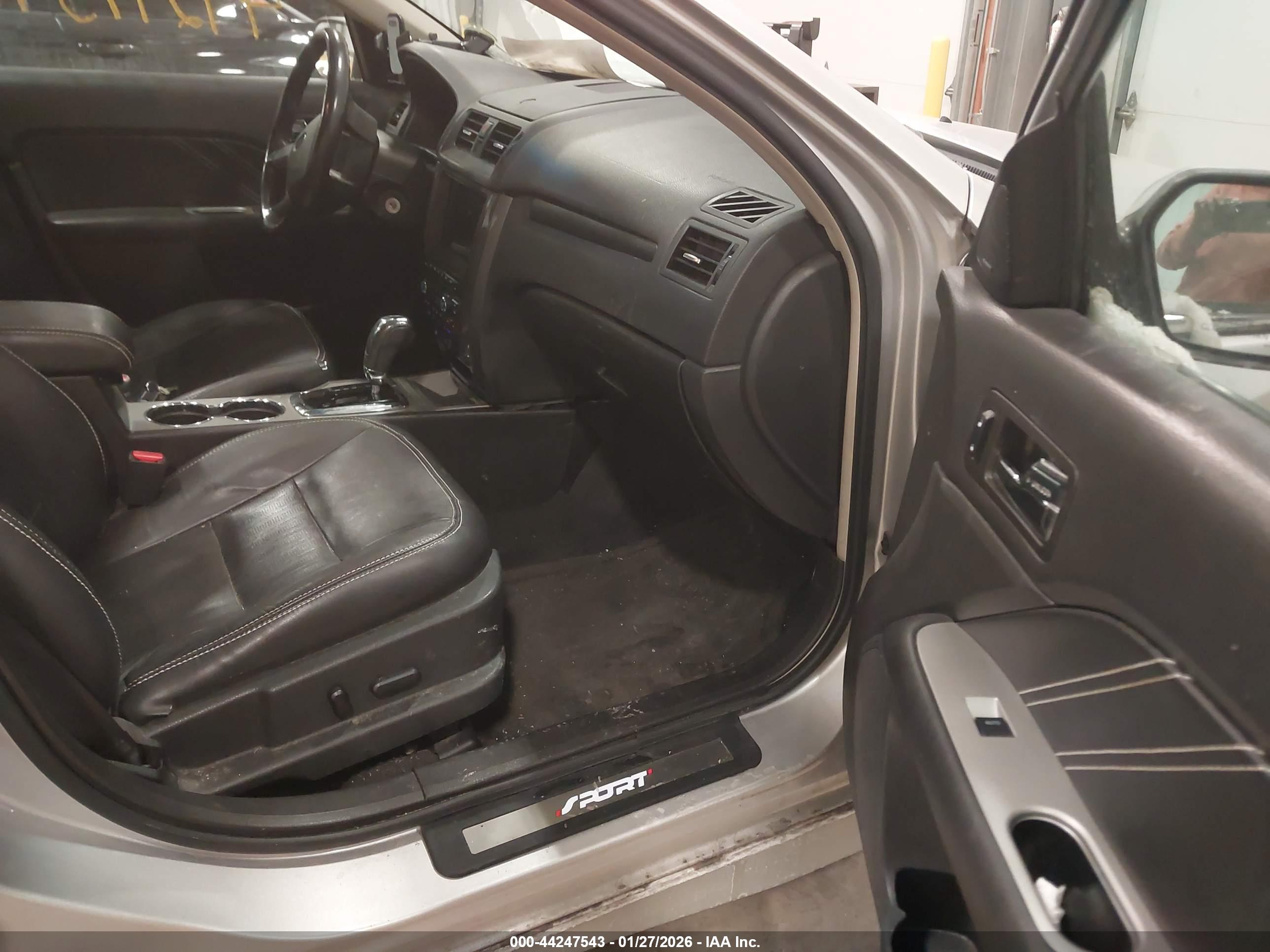 FORD FUSION image 5