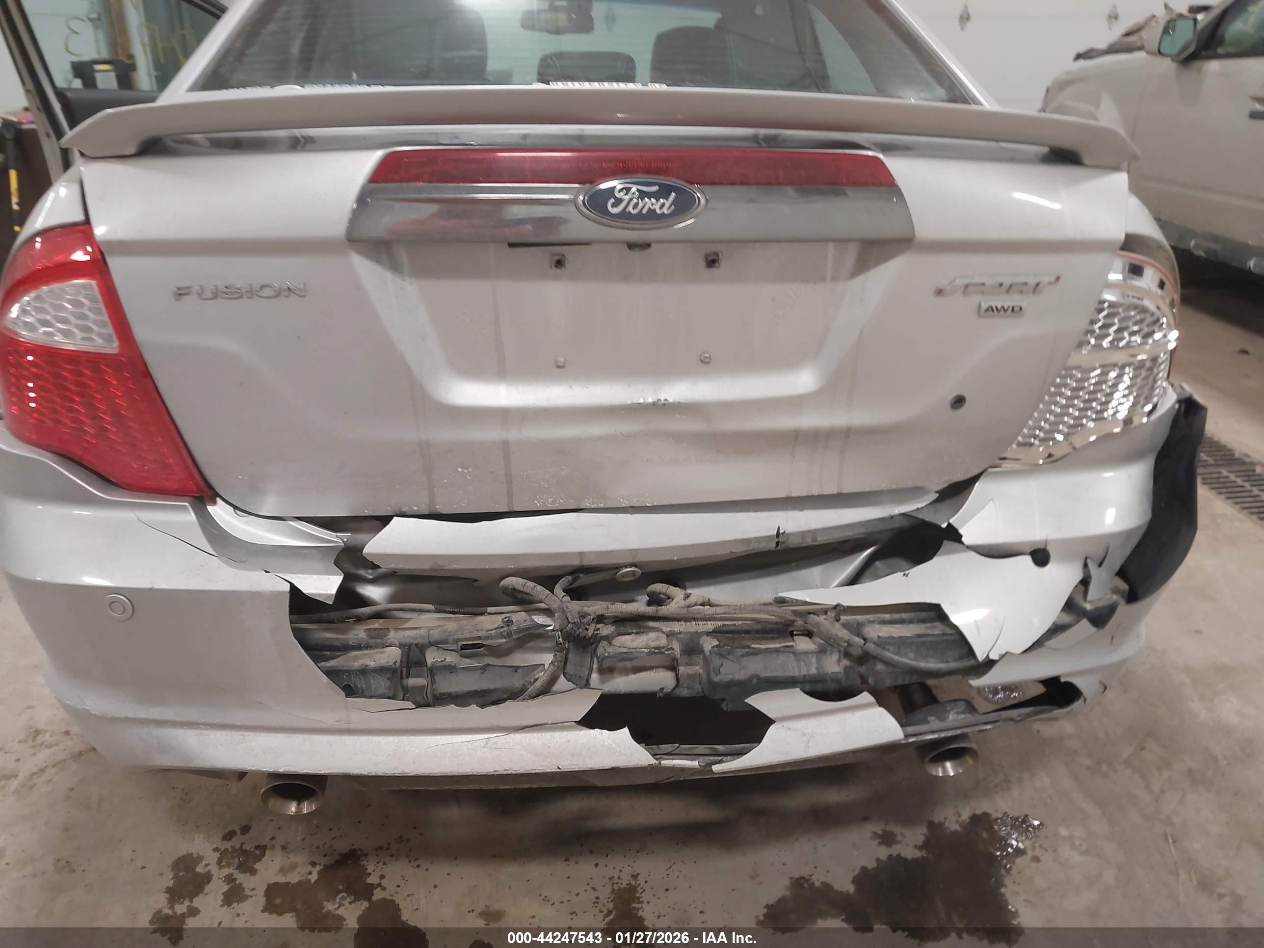 FORD FUSION image 6