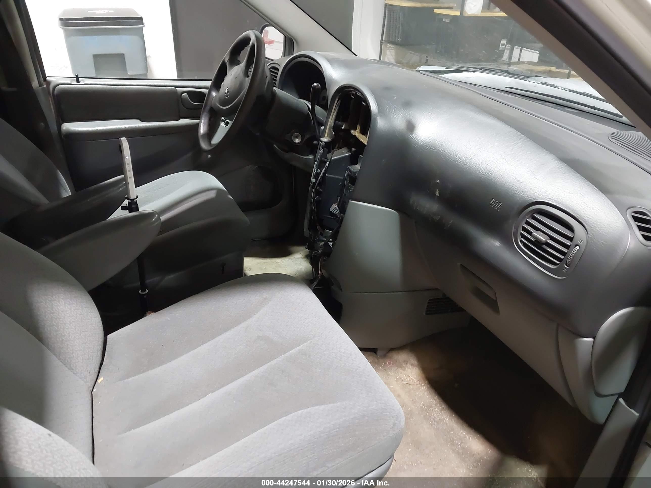 DODGE CARAVAN image 5