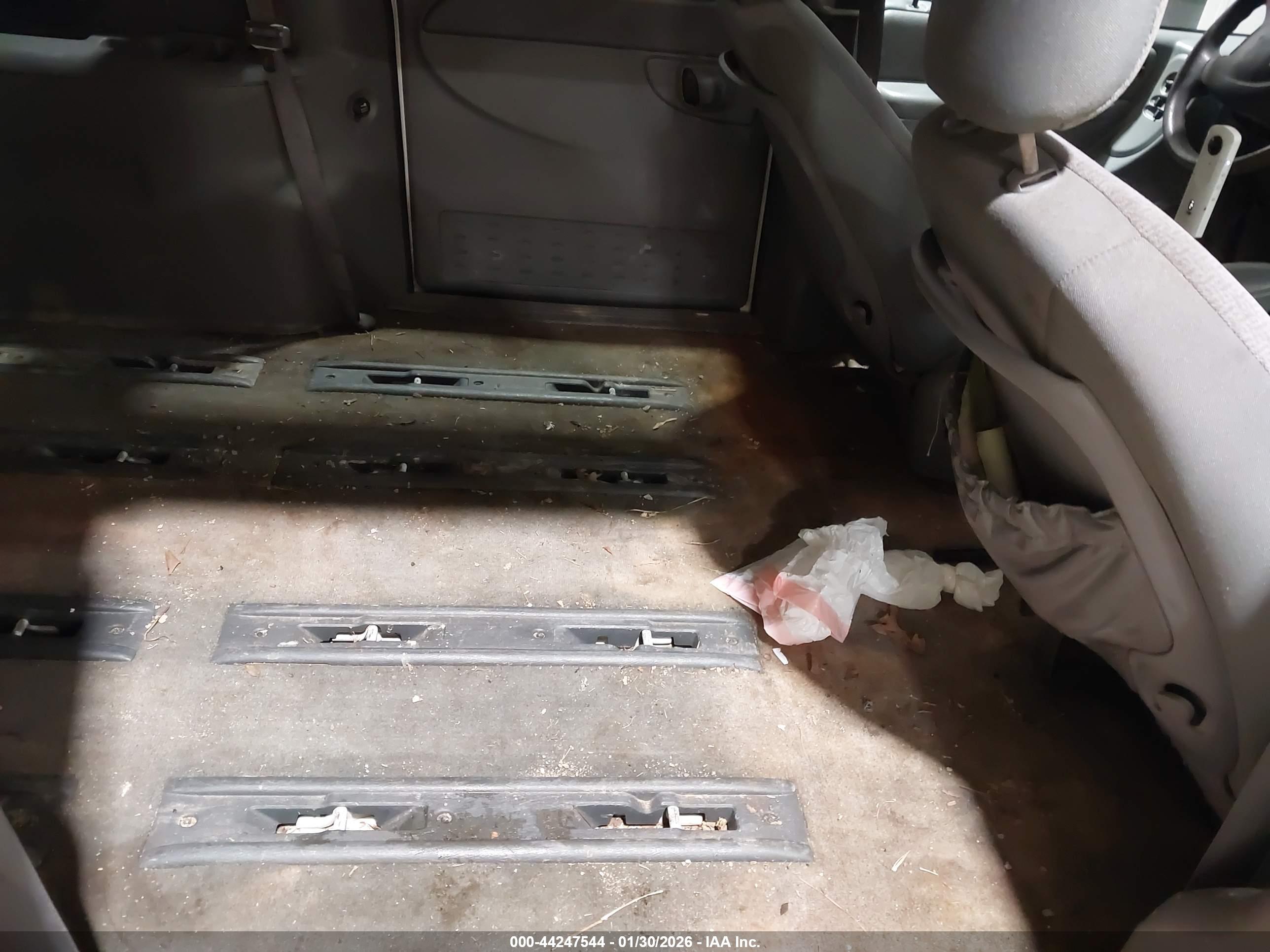 DODGE CARAVAN image 8