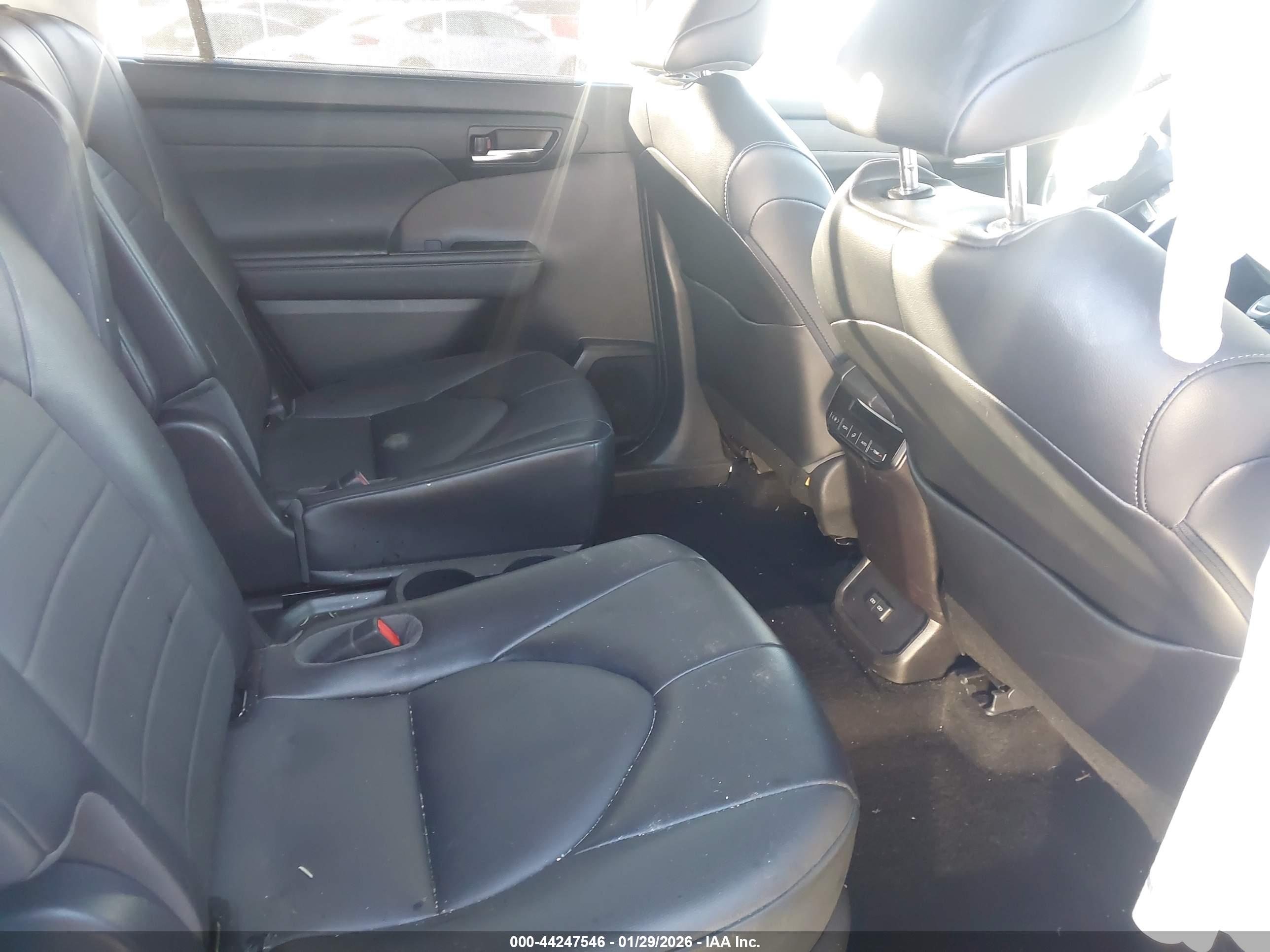 TOYOTA HIGHLANDER image 8
