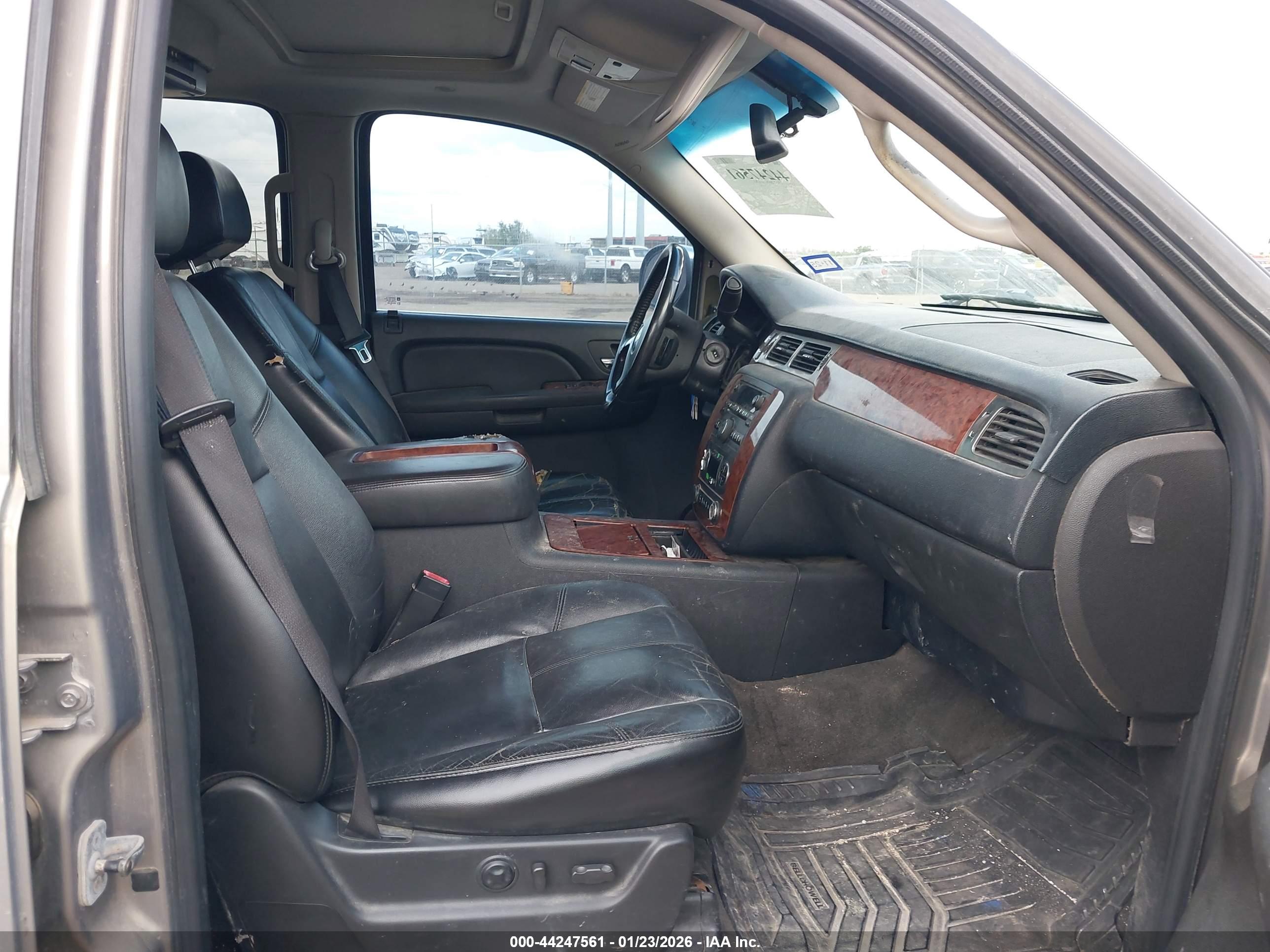 CHEVROLET TAHOE image 5