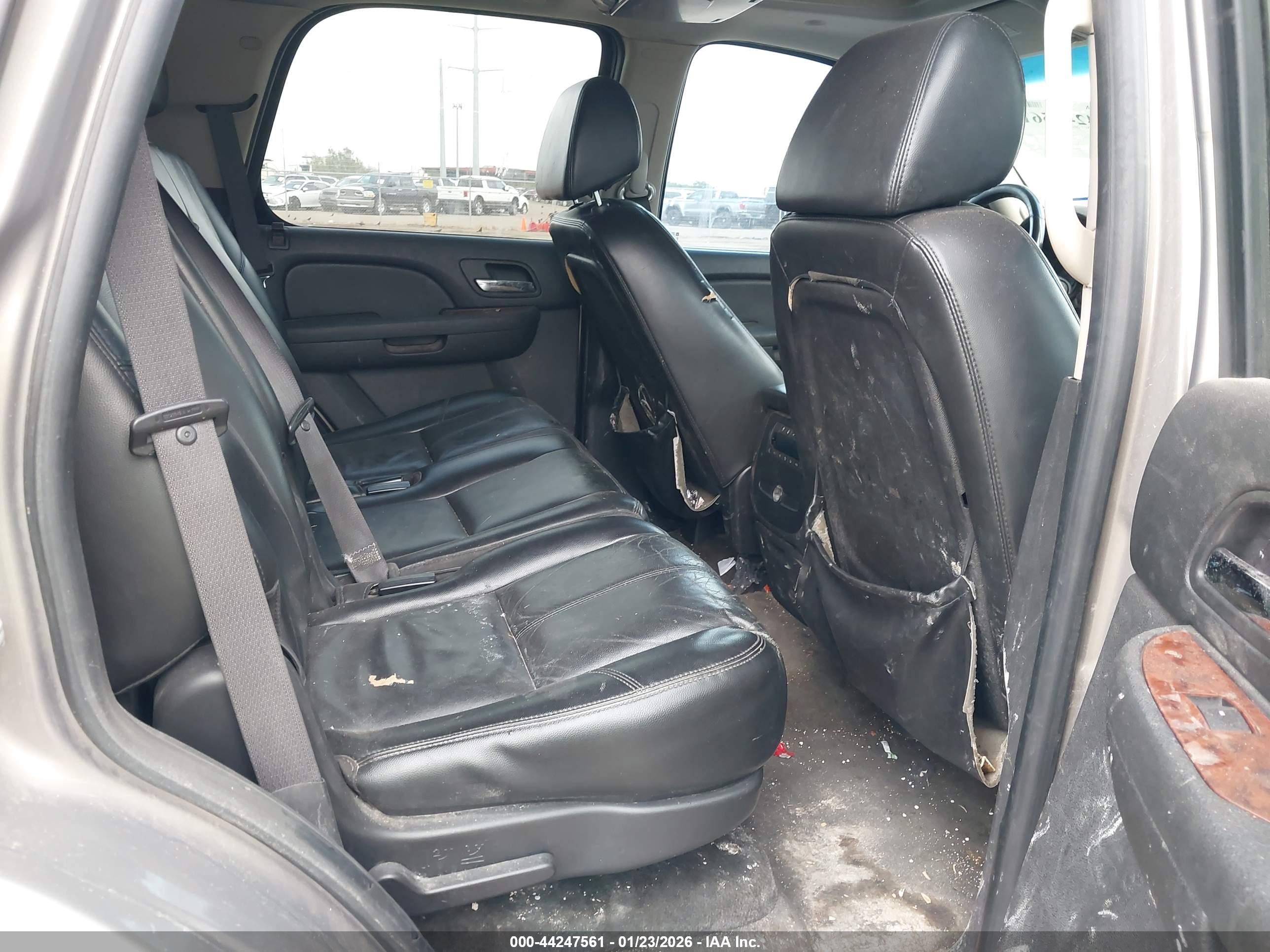 CHEVROLET TAHOE image 8