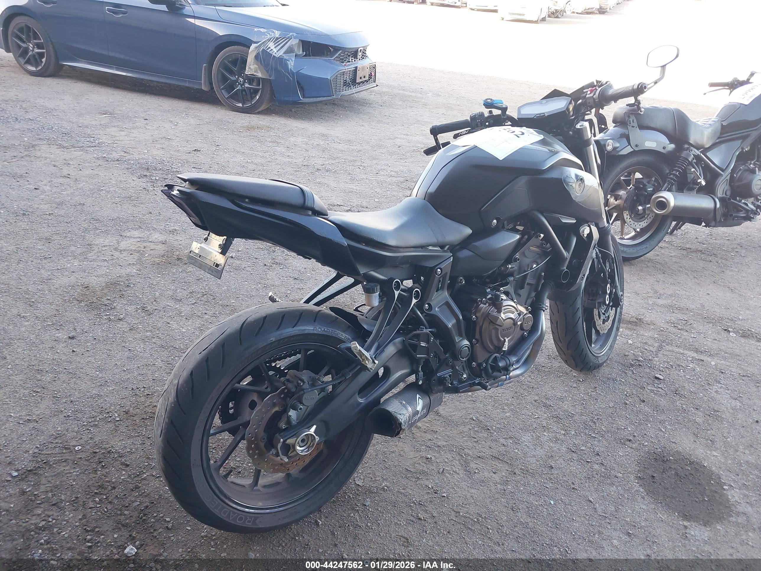 YAMAHA MT07 image 4