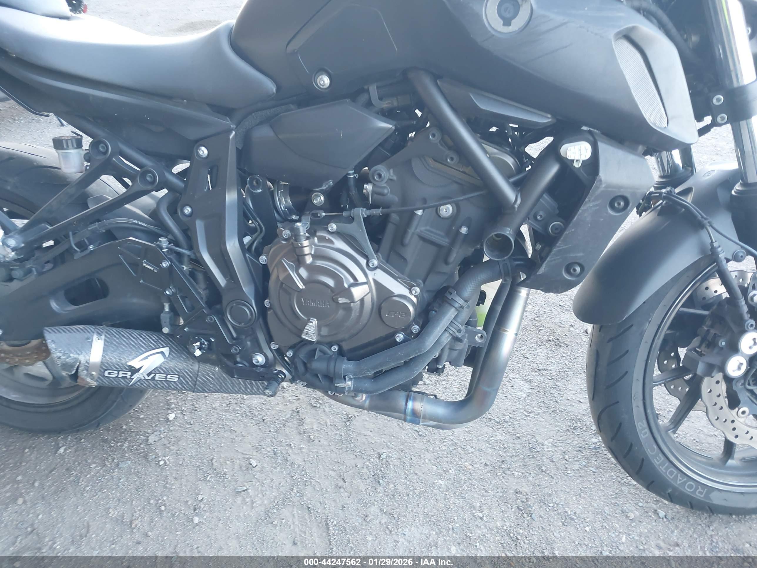 YAMAHA MT07 image 8