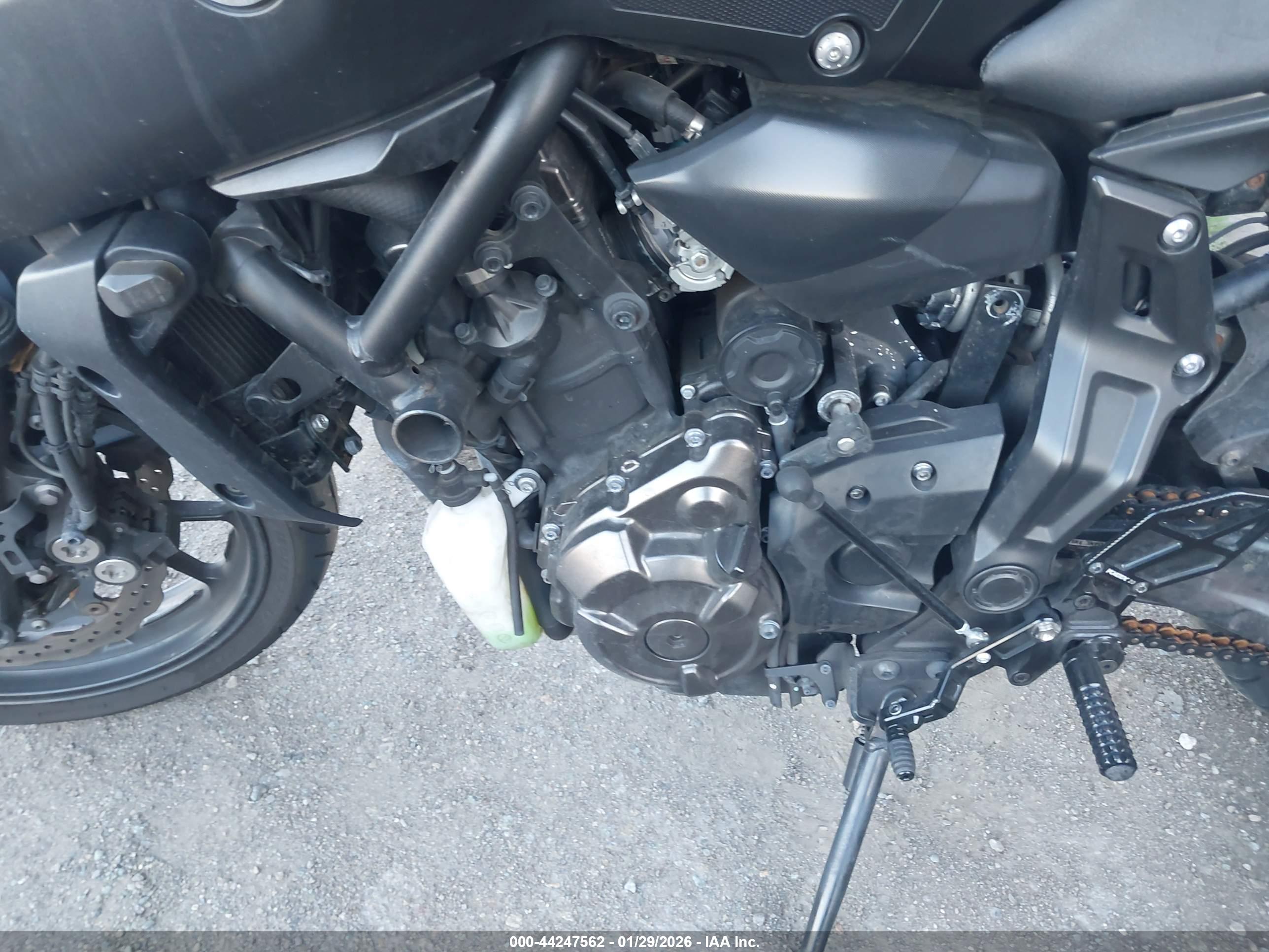 YAMAHA MT07 image 9