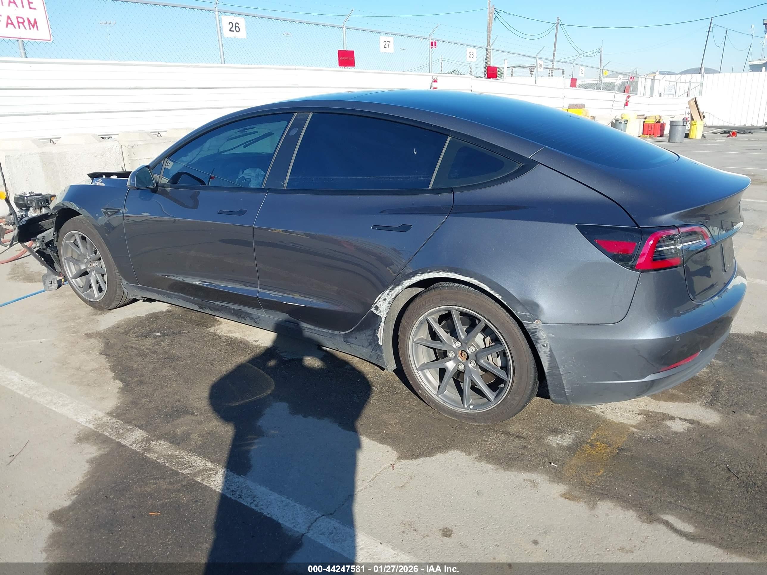 TESLA MODEL image 3