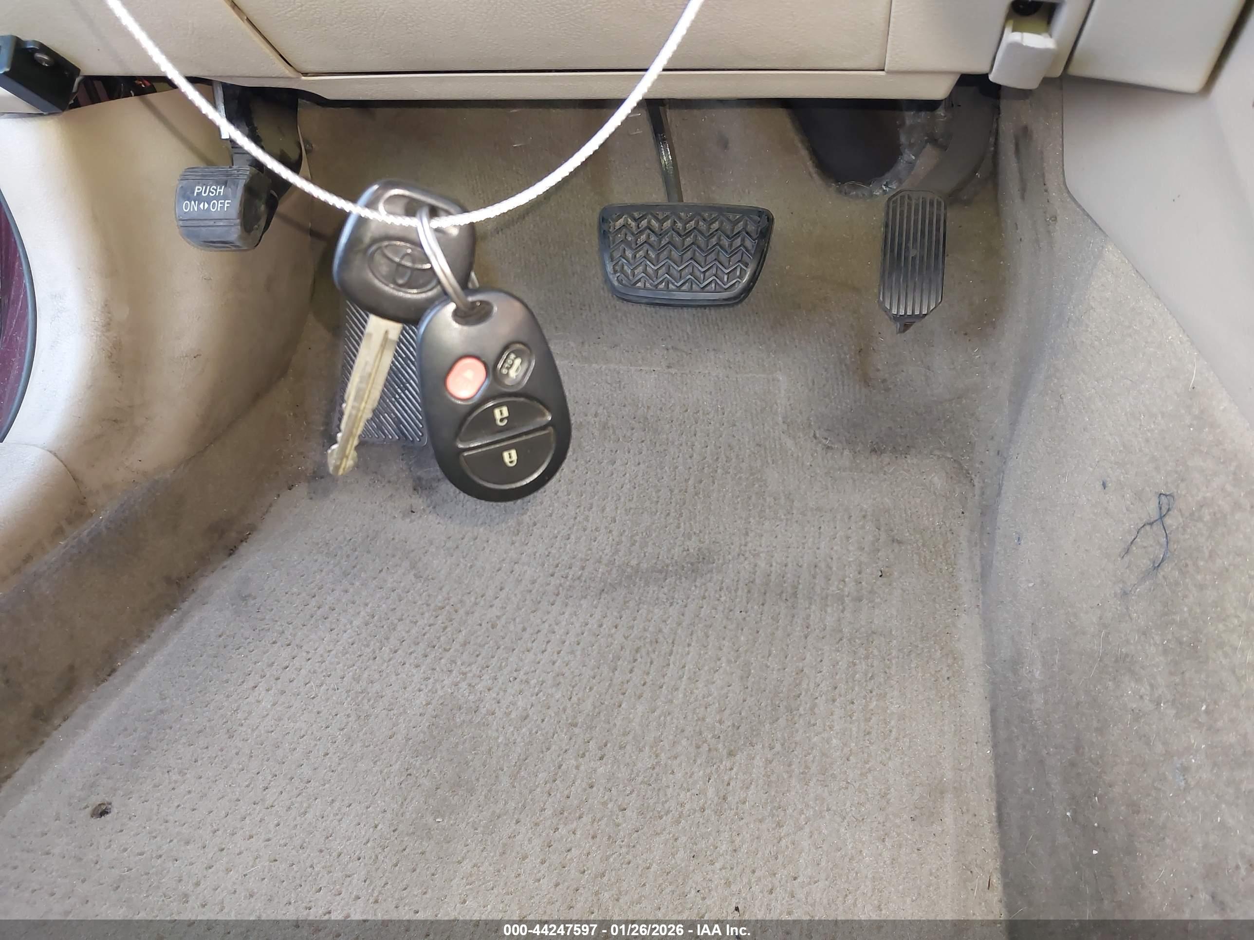 TOYOTA AVALON image 11