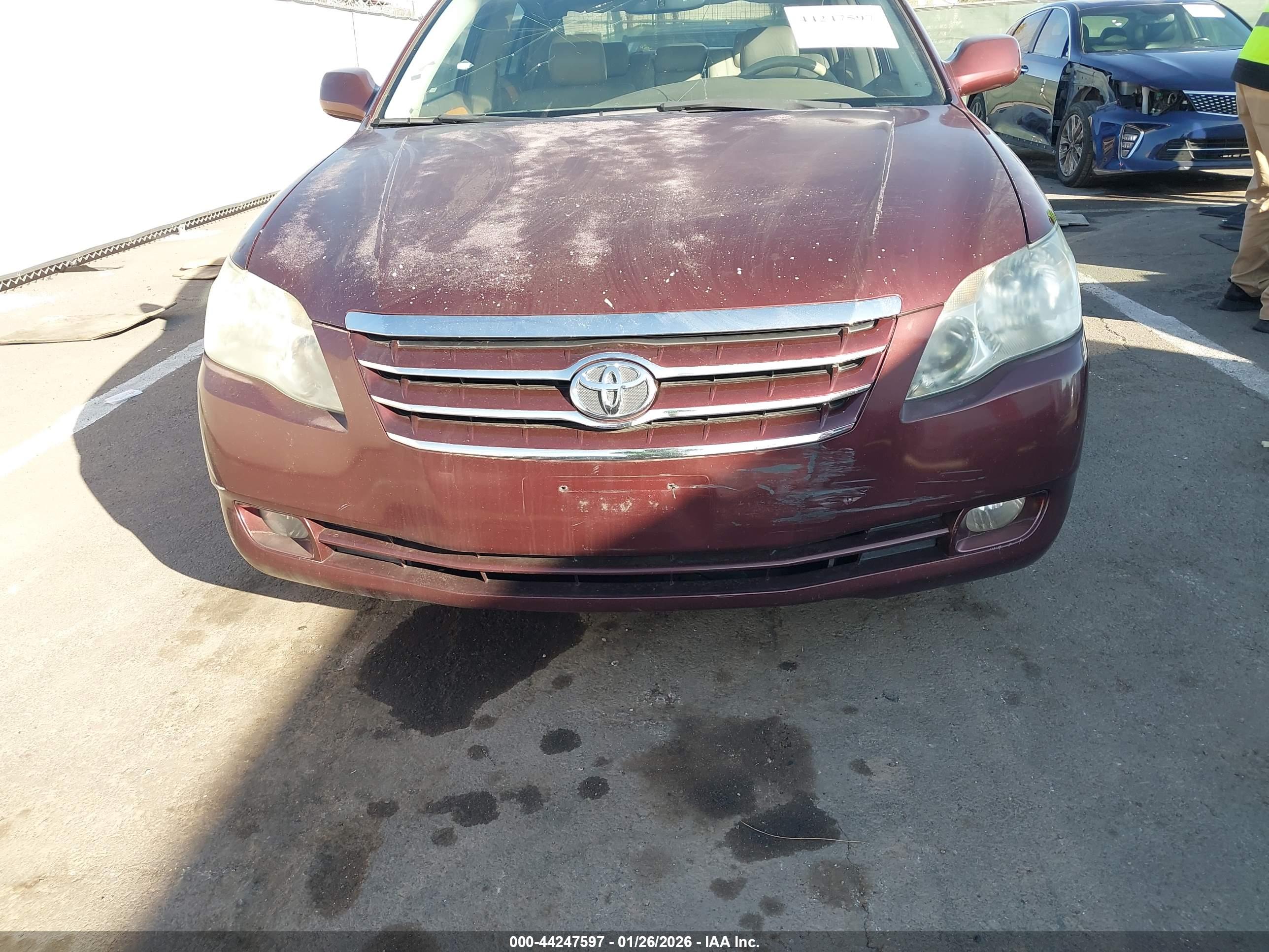 TOYOTA AVALON image 6