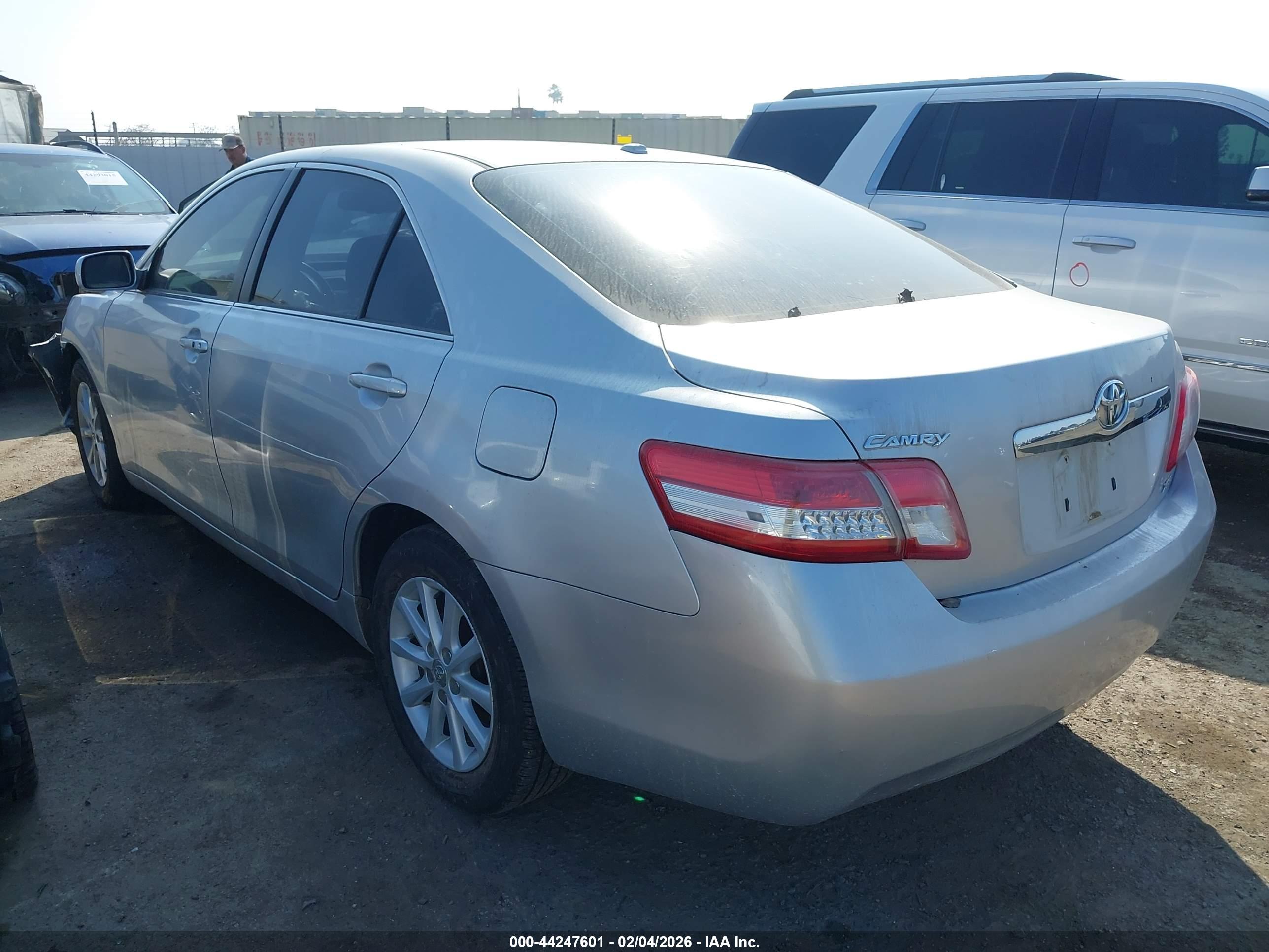 TOYOTA CAMRY image 3