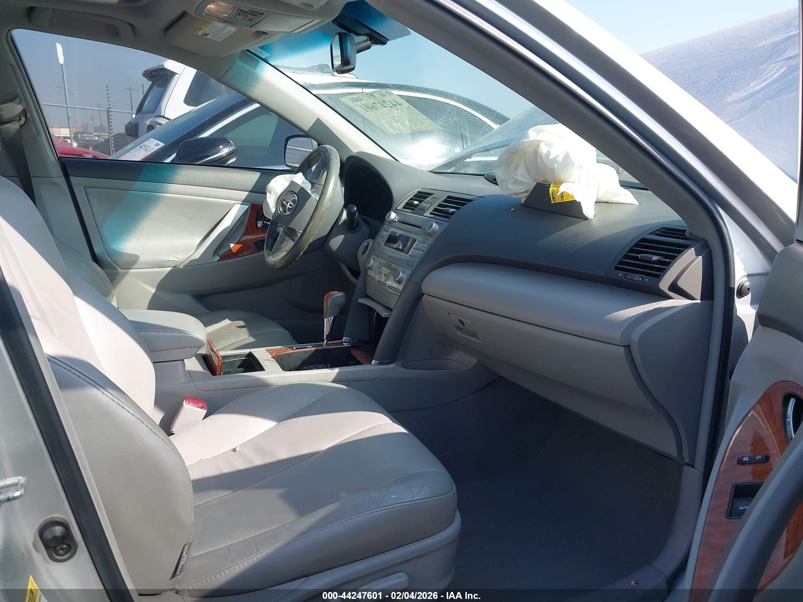 TOYOTA CAMRY image 5