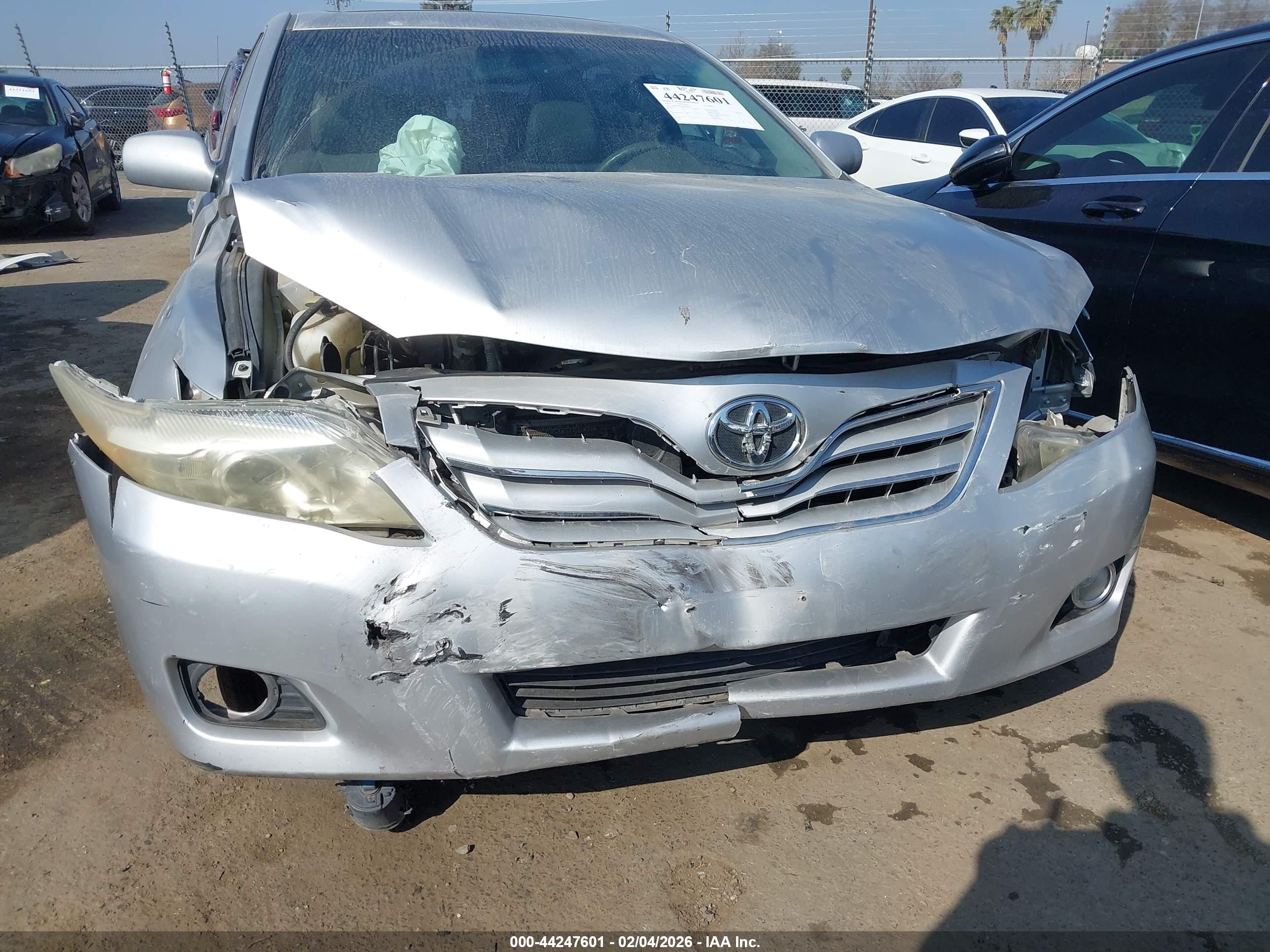 TOYOTA CAMRY image 6