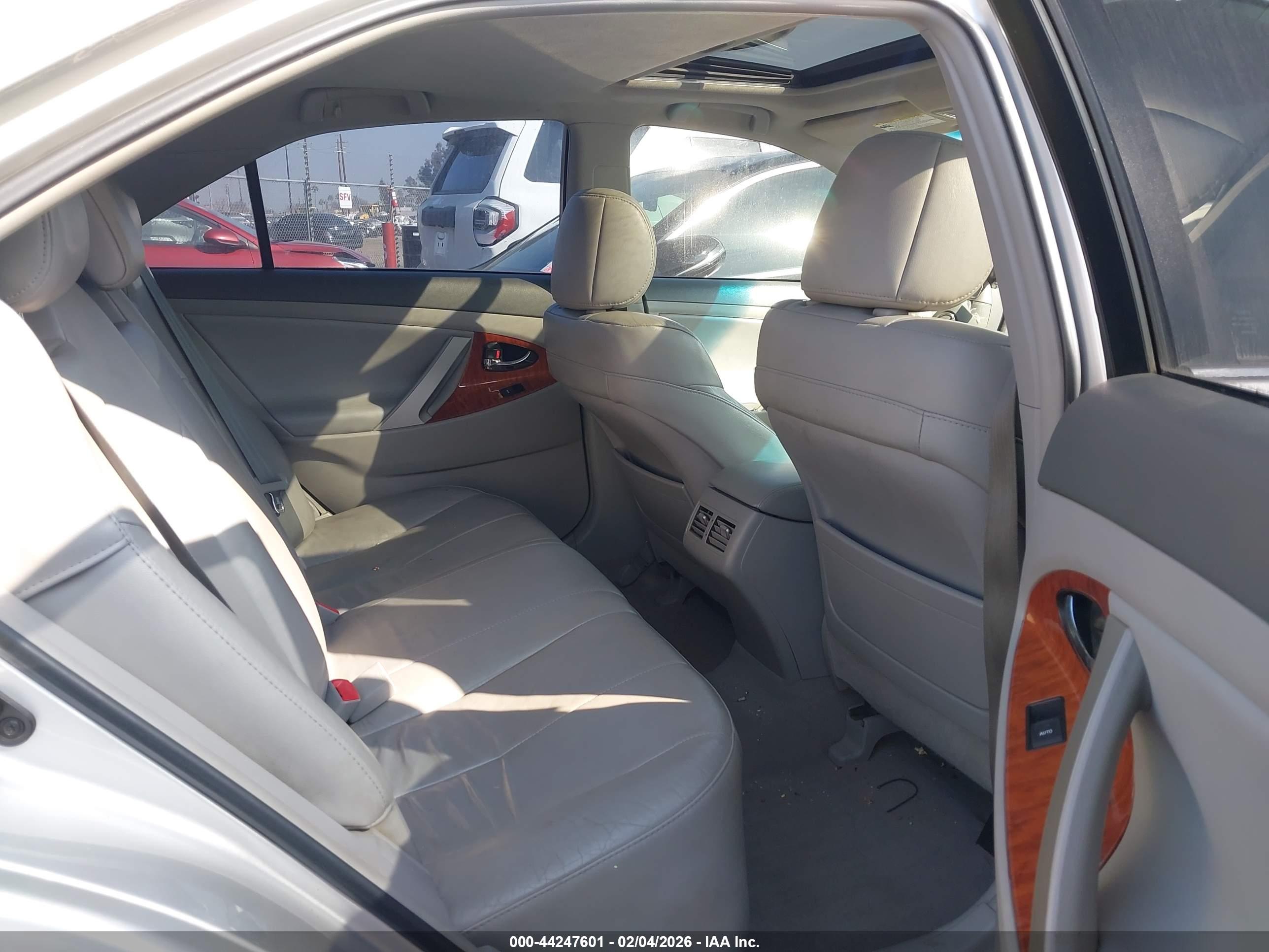TOYOTA CAMRY image 8