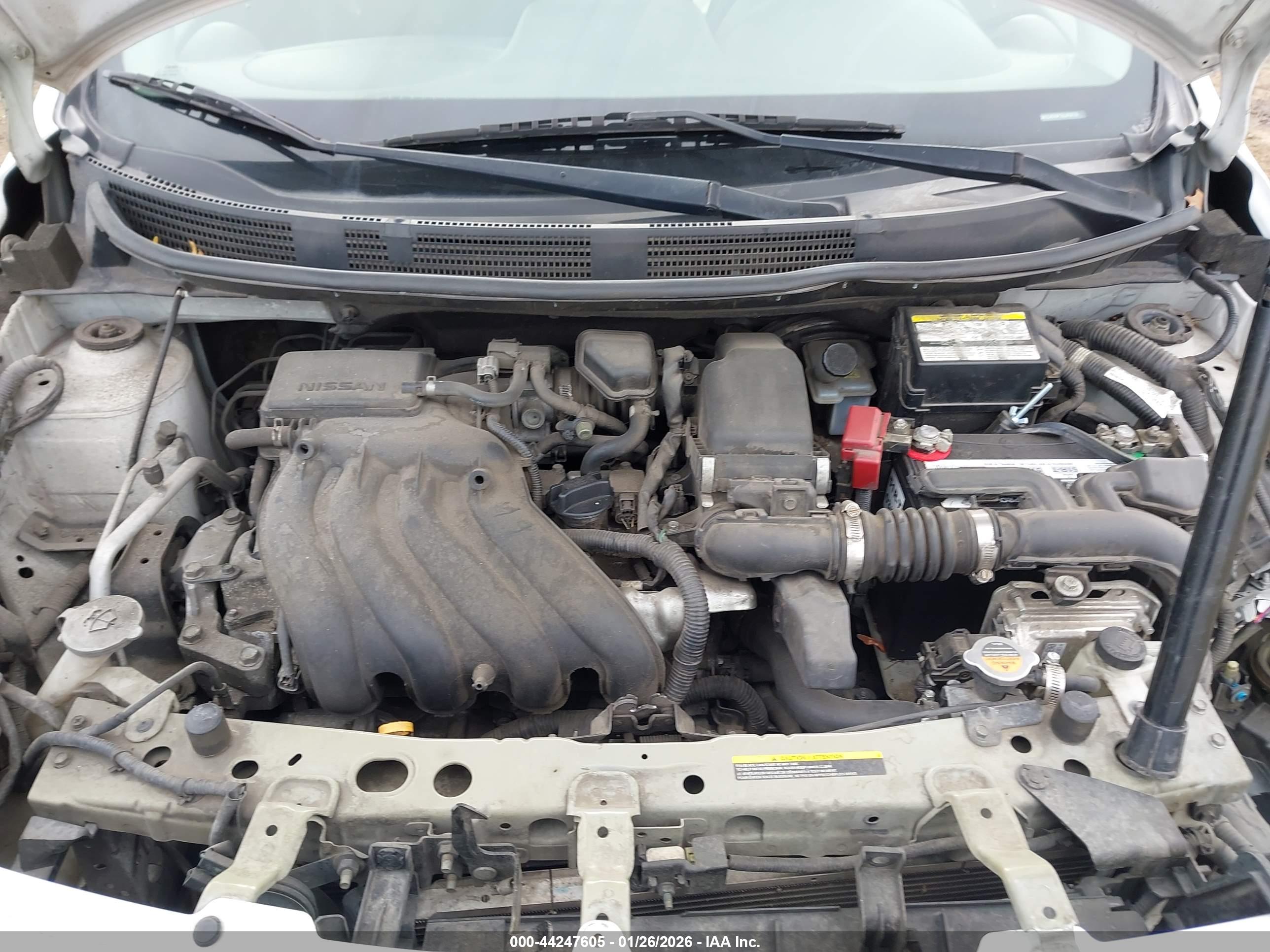NISSAN VERSA image 10