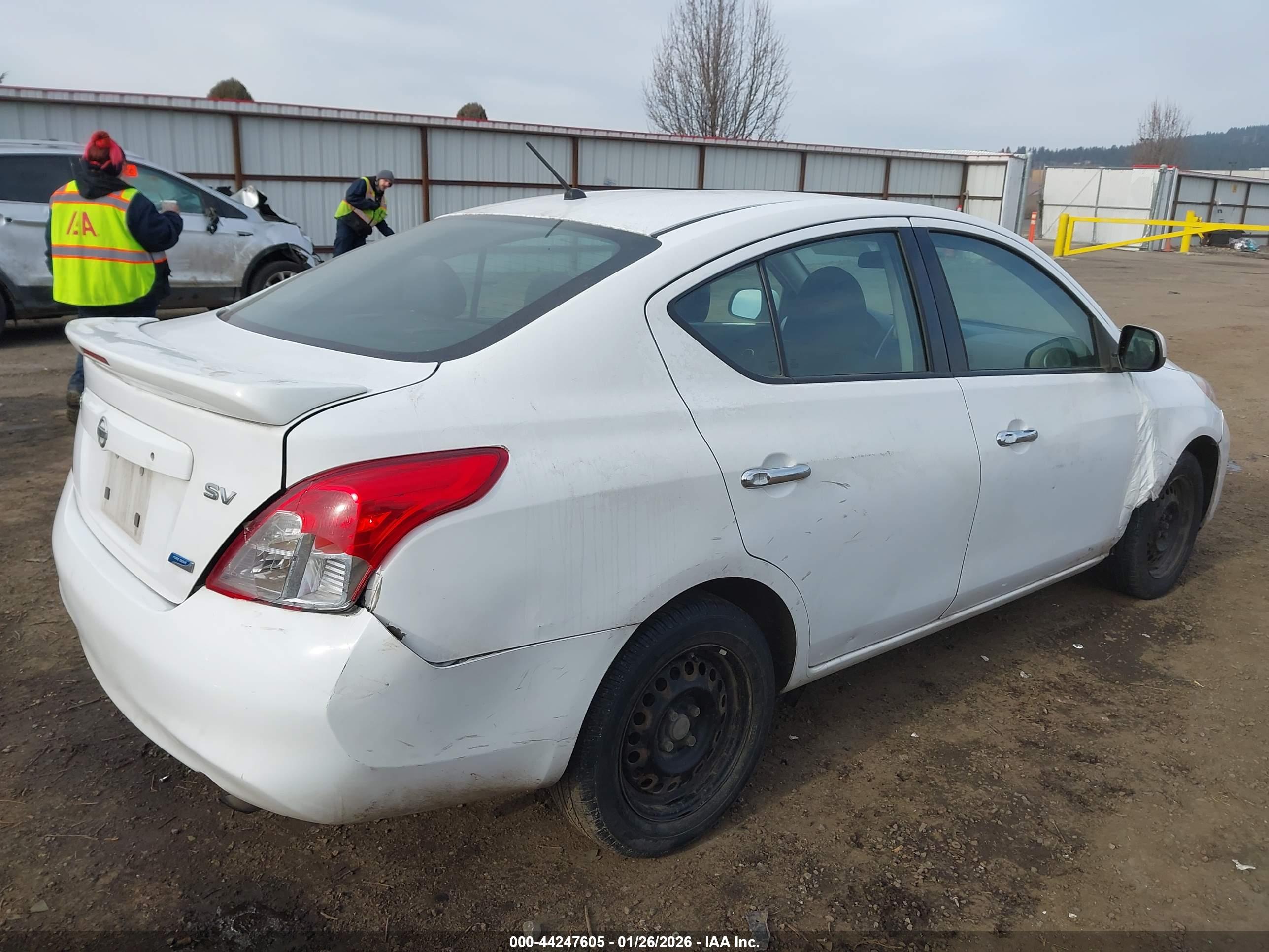 NISSAN VERSA image 4