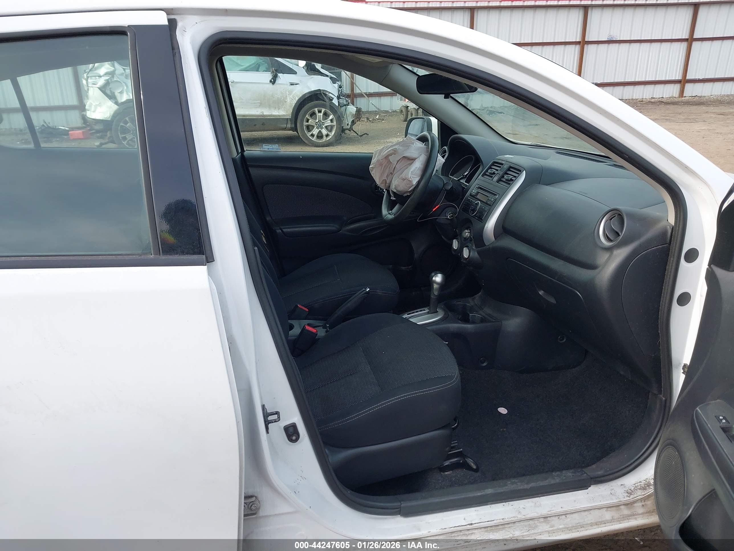 NISSAN VERSA image 5