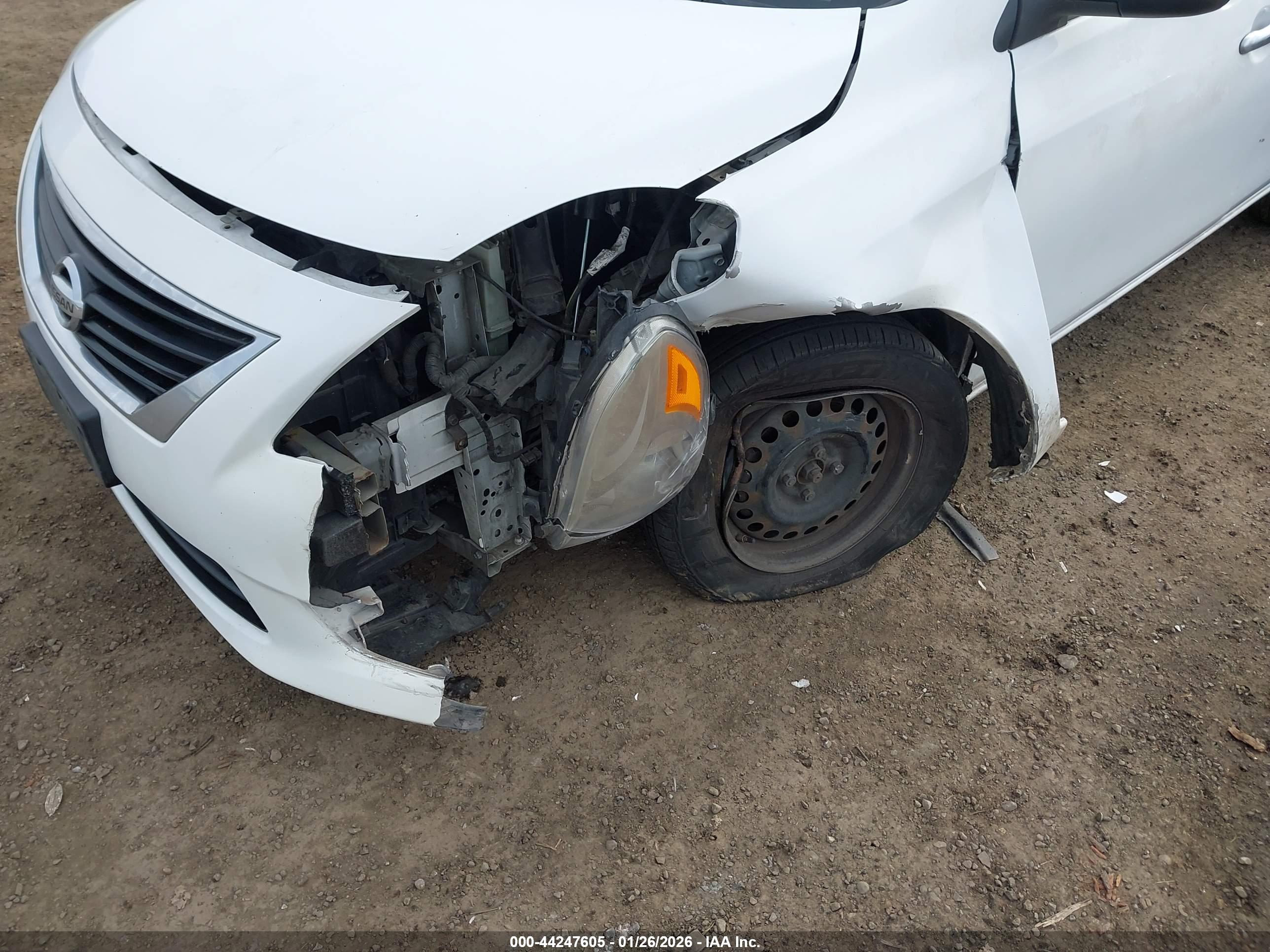 NISSAN VERSA image 6