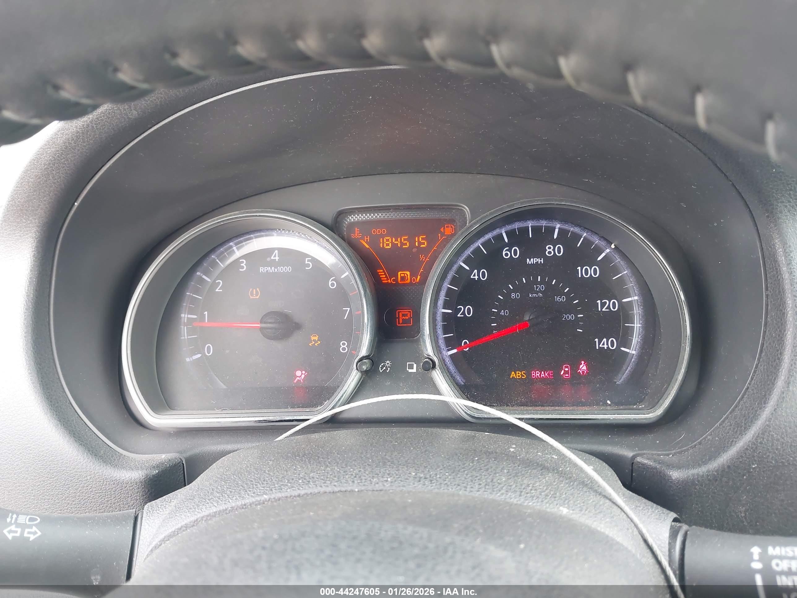 NISSAN VERSA image 7