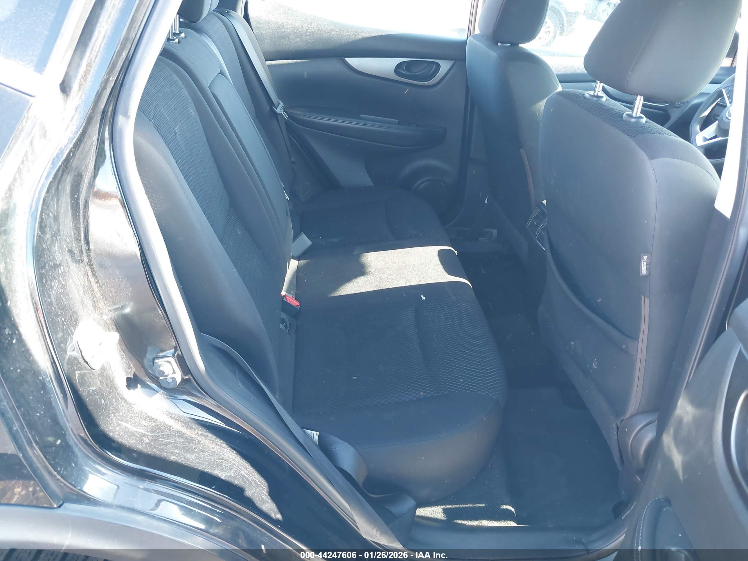 NISSAN ROGUE image 8
