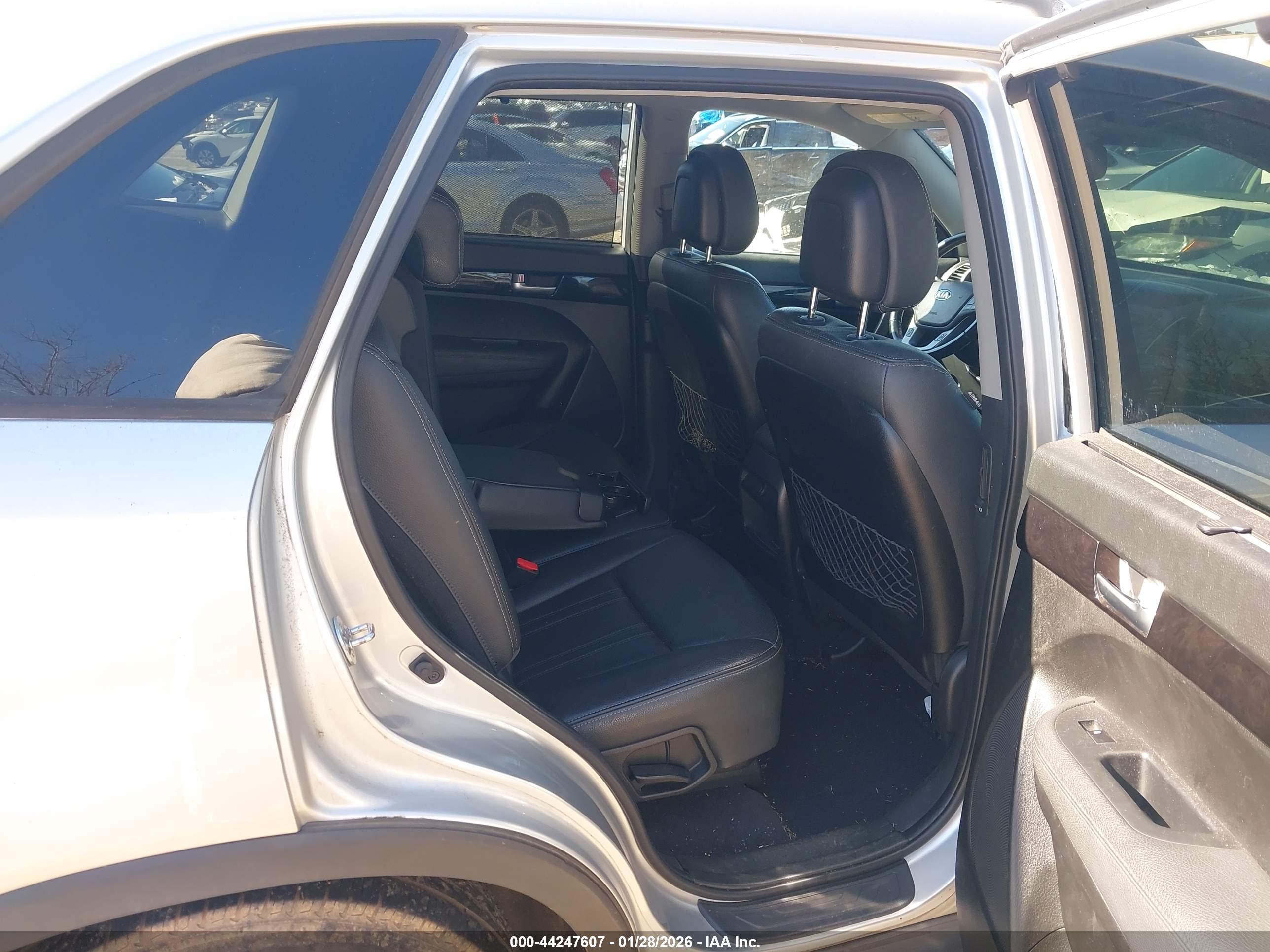 KIA SORENTO image 8