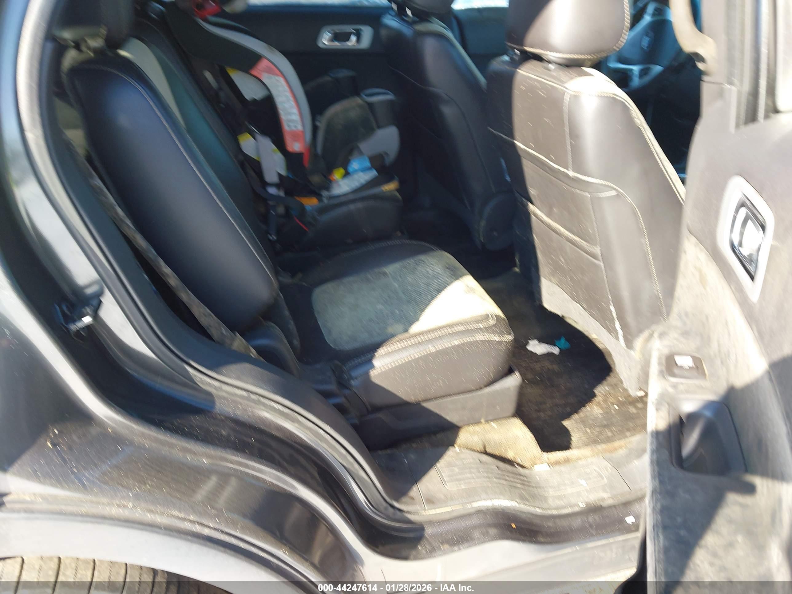 FORD EXPLORER image 8