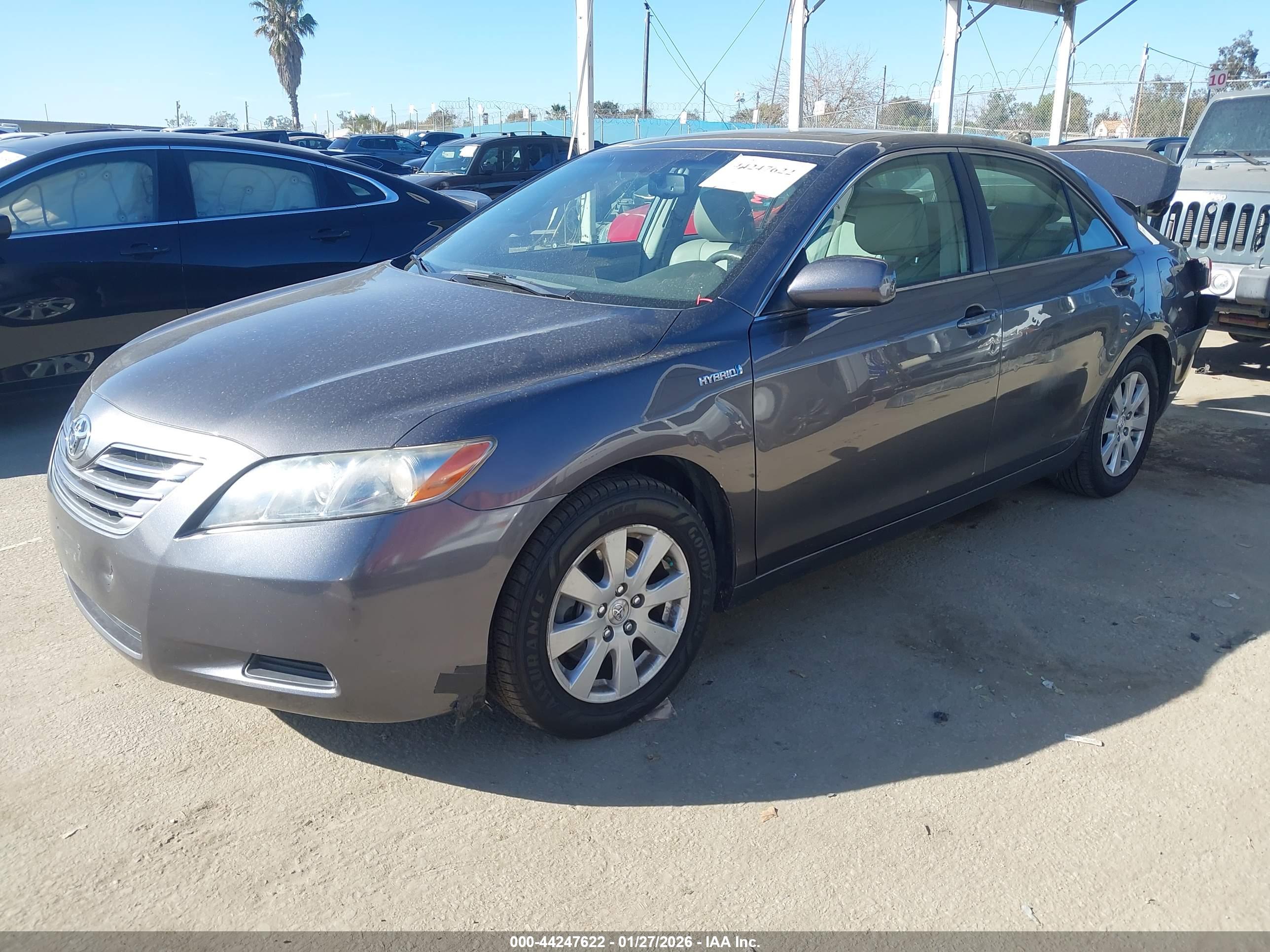 TOYOTA CAMRY image 2
