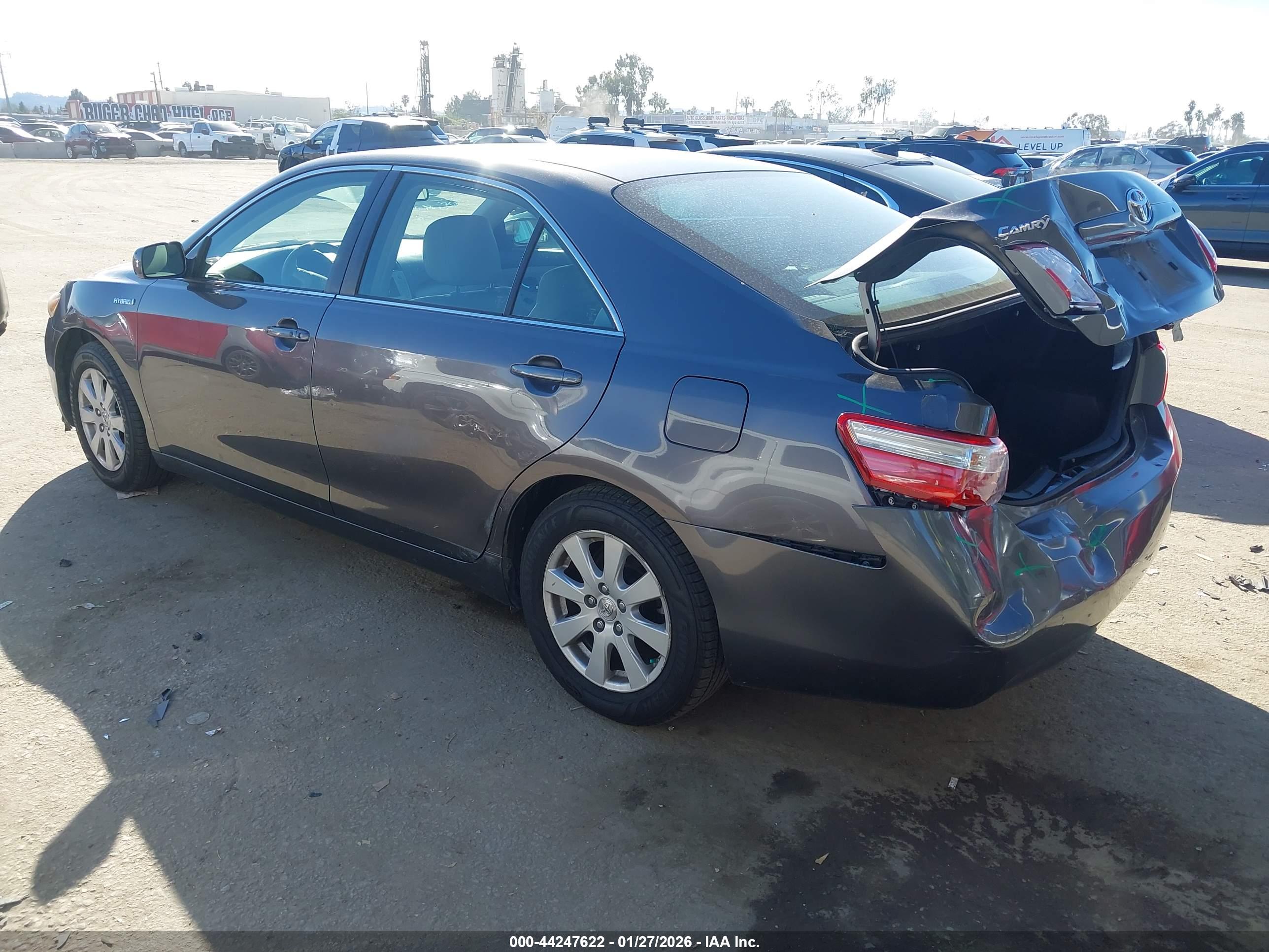 TOYOTA CAMRY image 3