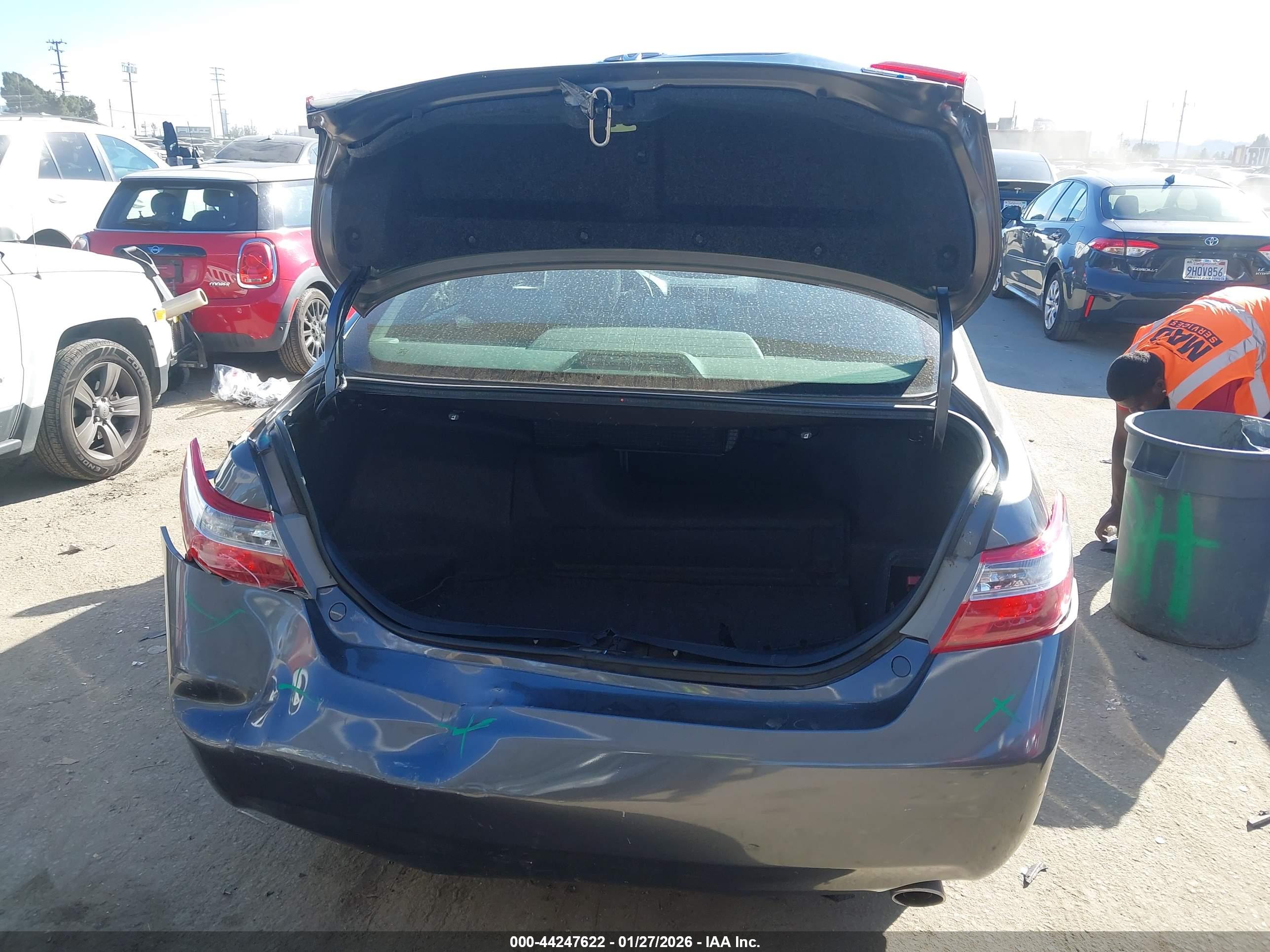 TOYOTA CAMRY image 6