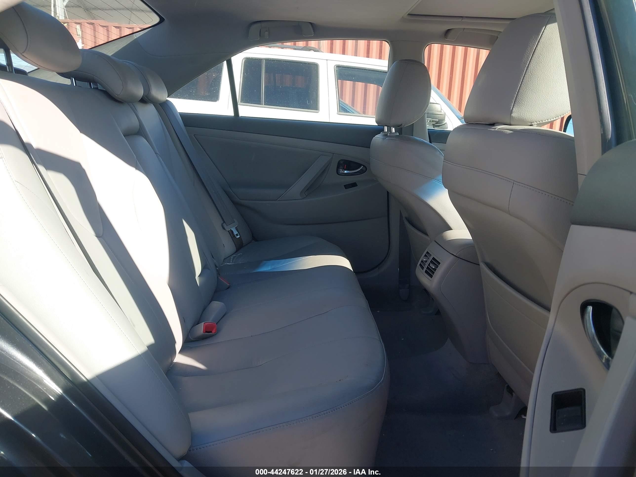TOYOTA CAMRY image 8