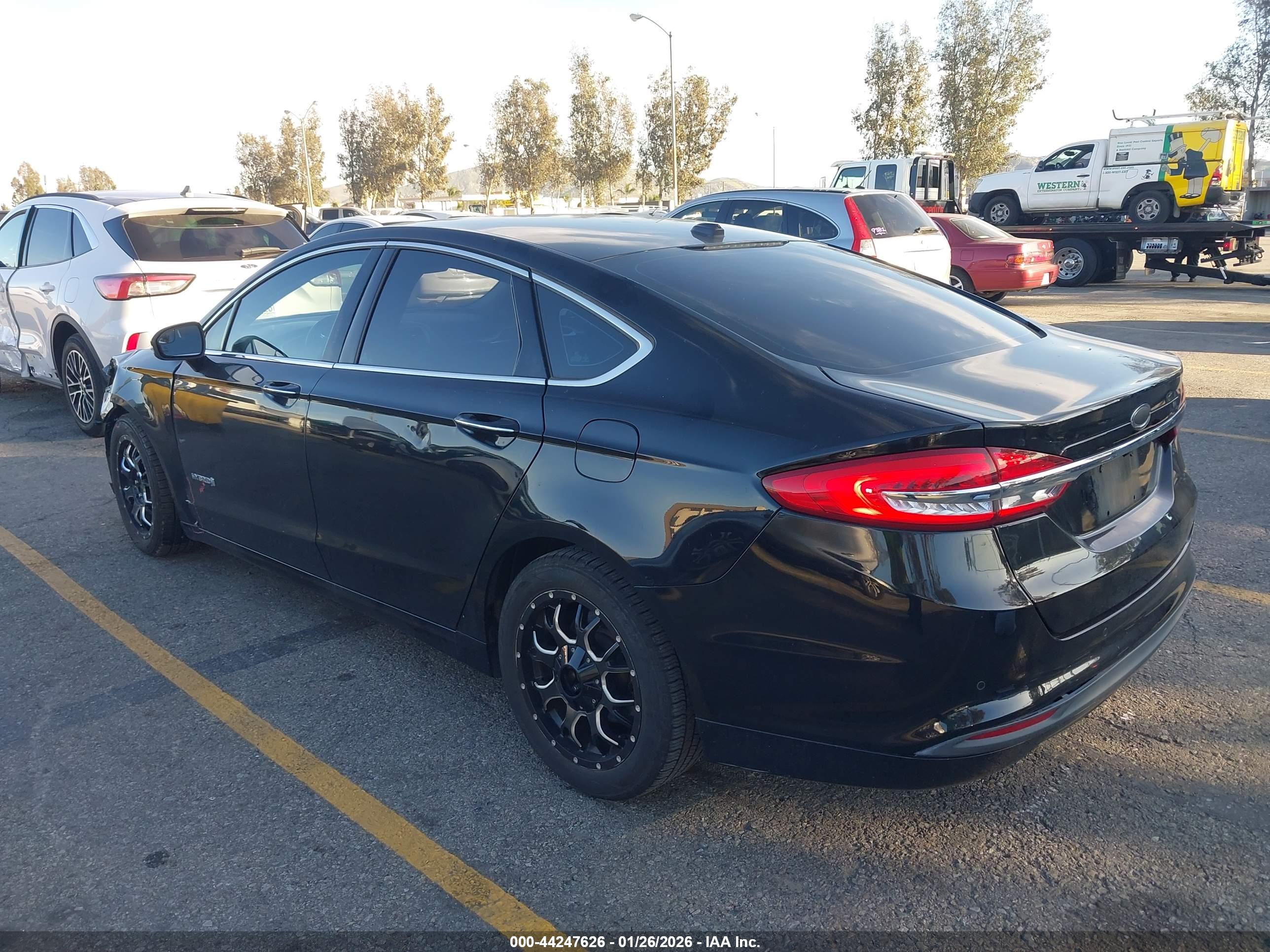 FORD FUSION image 3