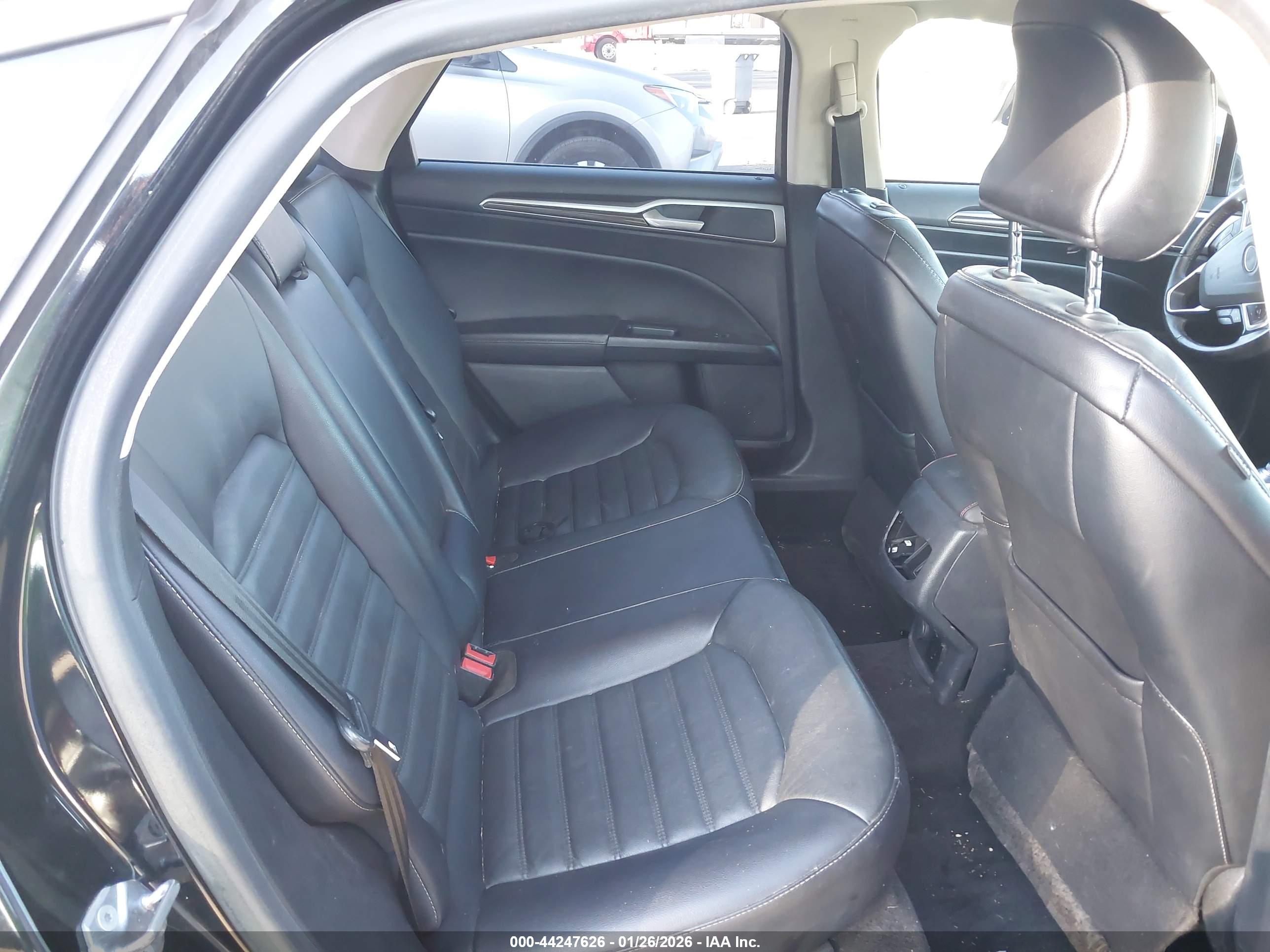 FORD FUSION image 8