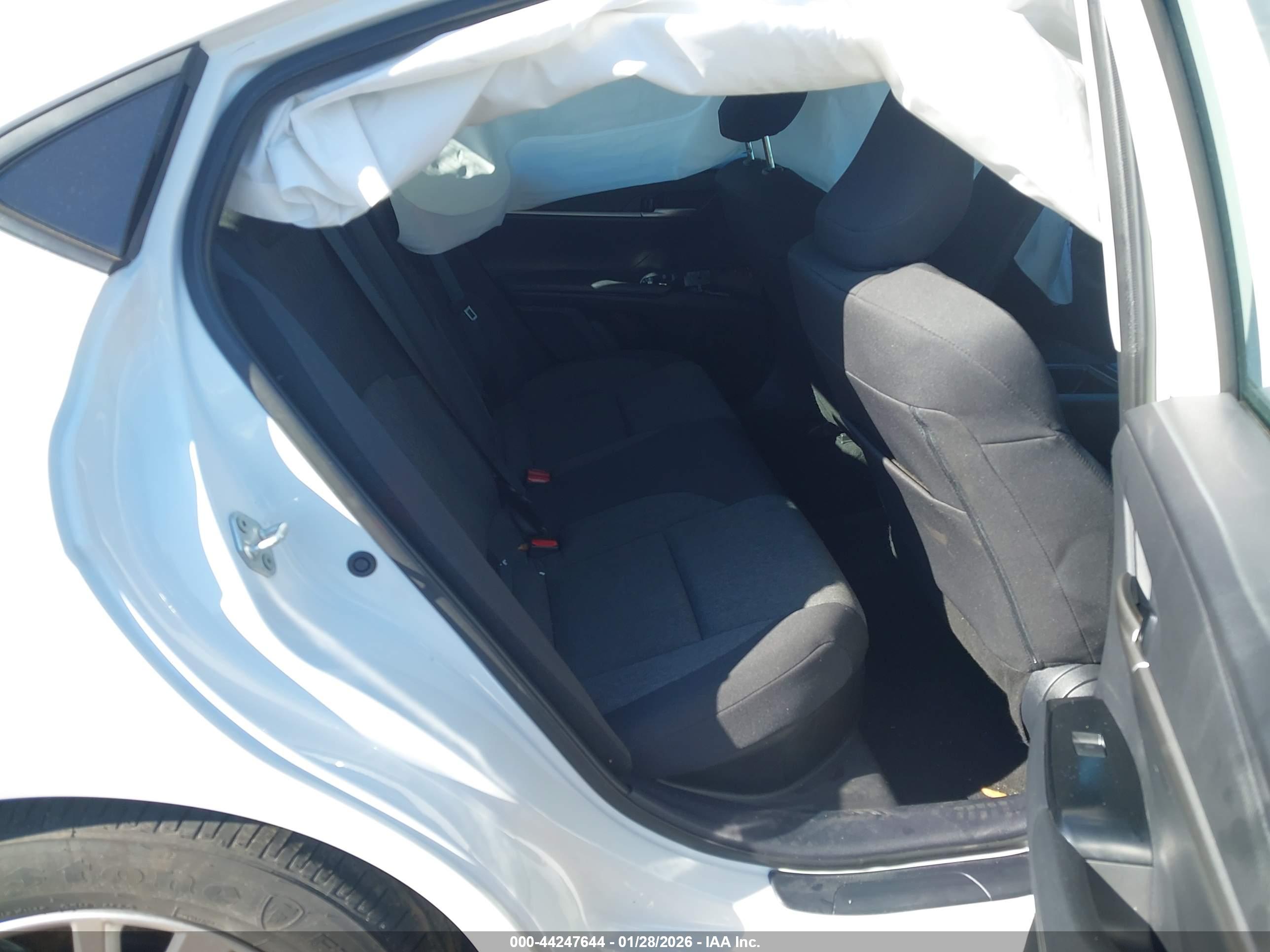 TOYOTA CAMRY image 8