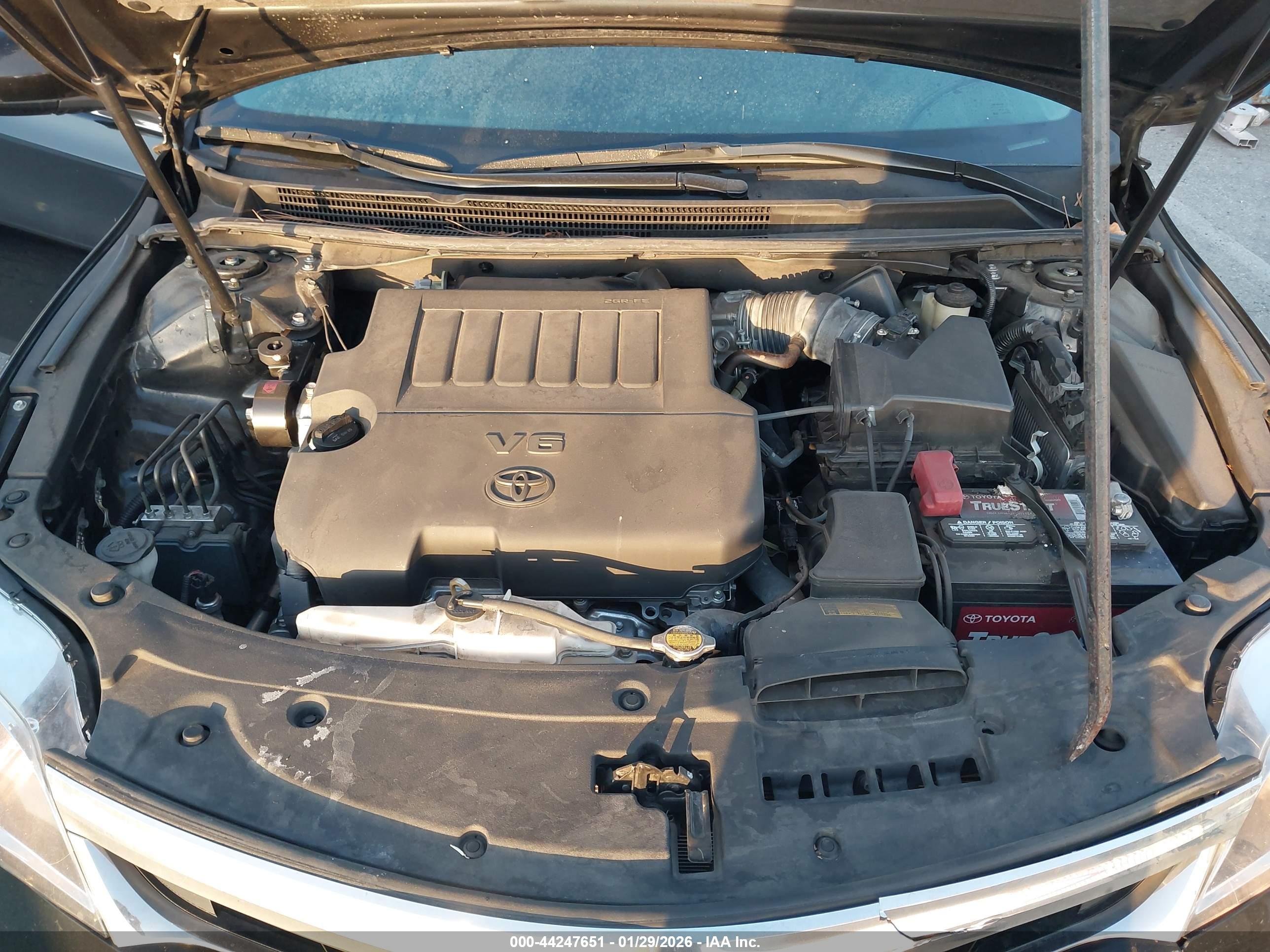 TOYOTA AVALON image 10